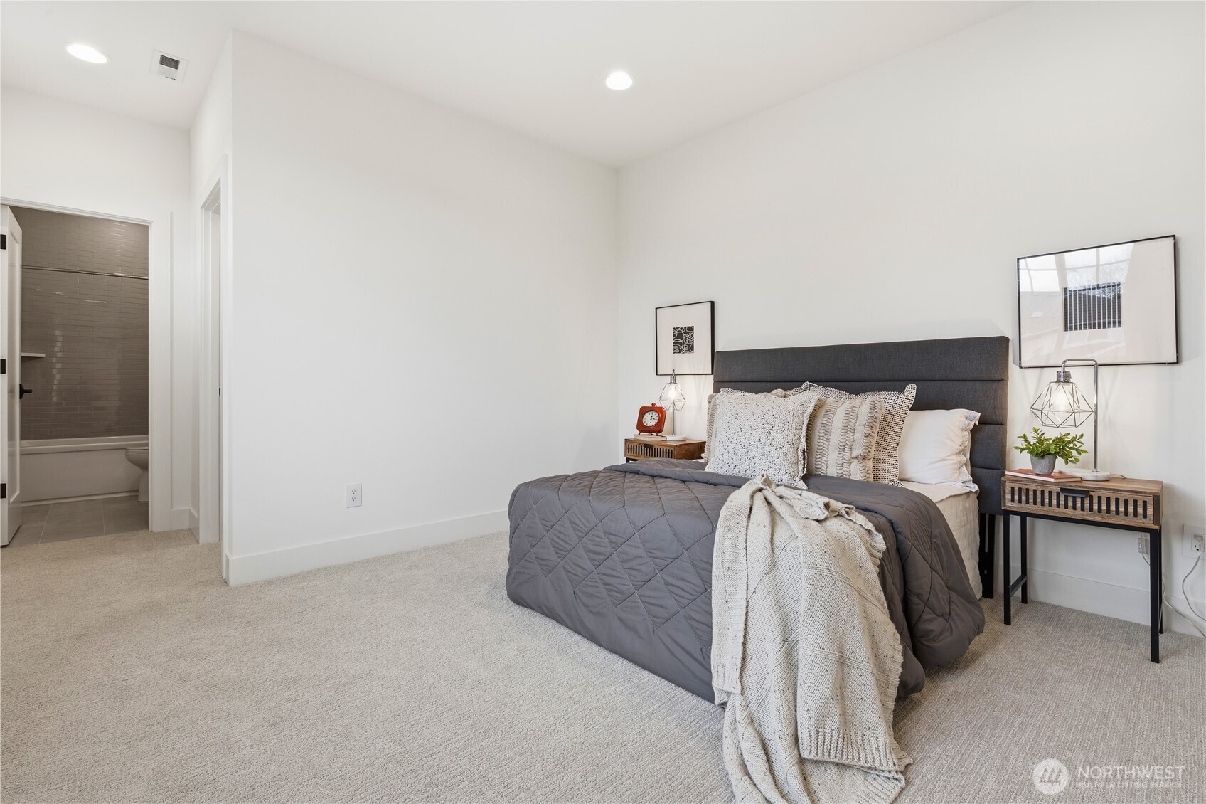 2582 136th Lane SE , Bellevue, WA 98005