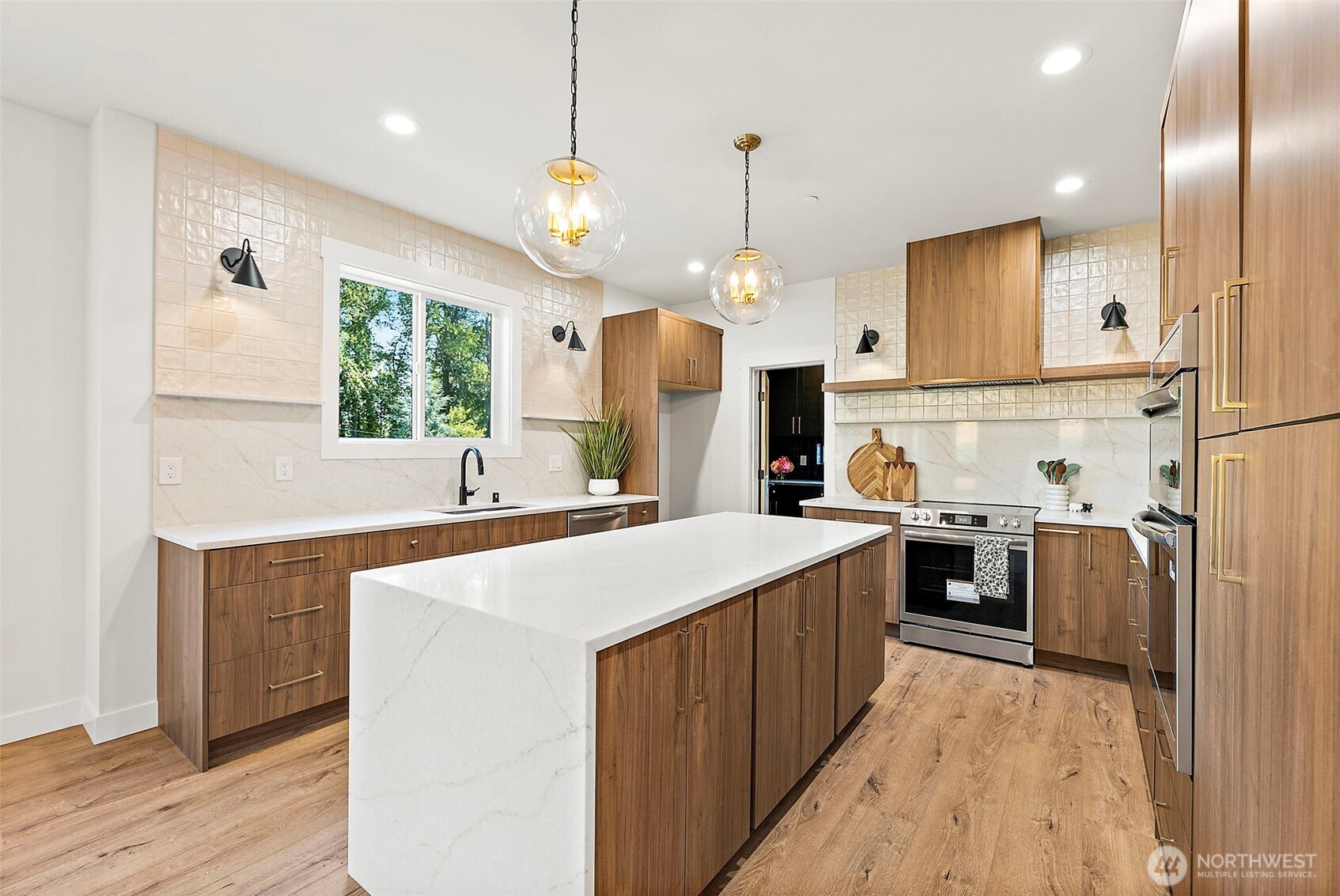 1238 9th Street SW, Puyallup, WA 98371