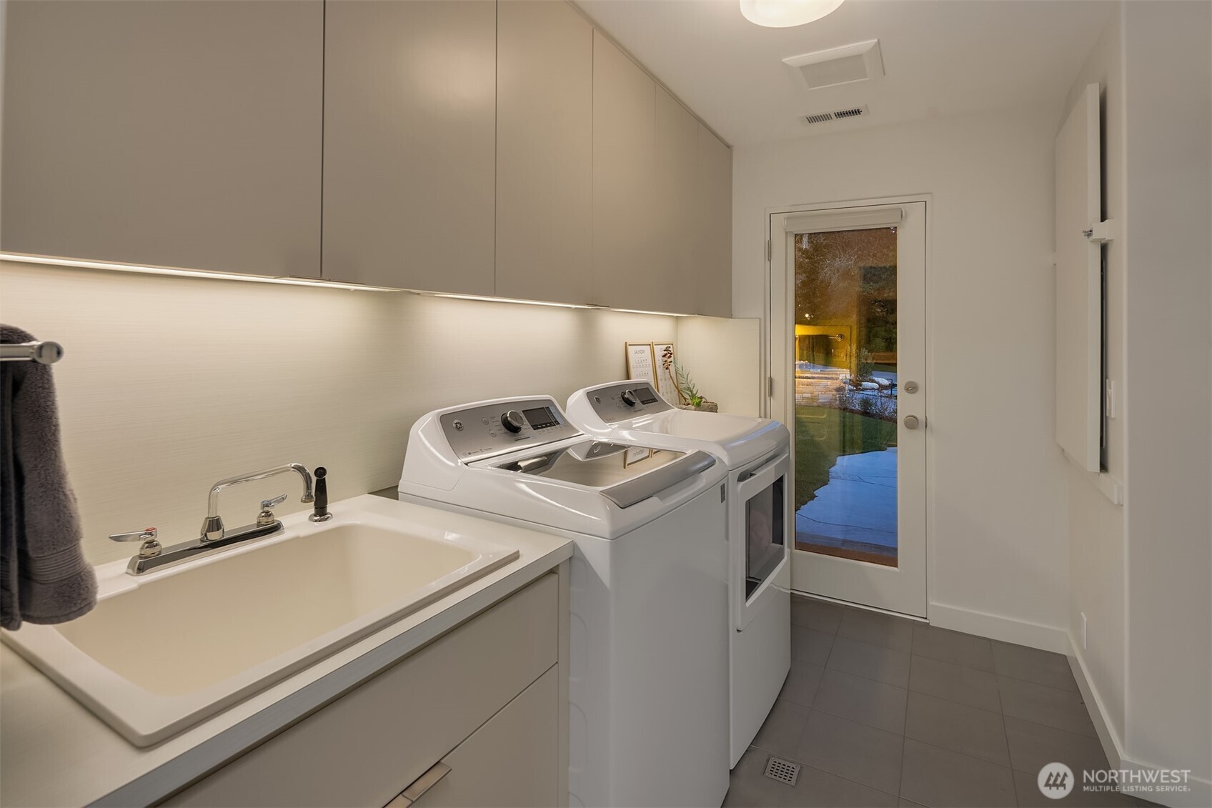 1206 NW Culbertson Drive , Seattle, WA 98177