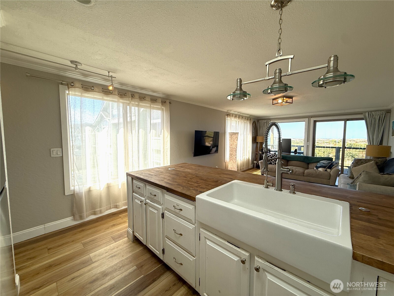 1027 S Sand Dune Avenue SW #1A, Ocean Shores, WA 98569