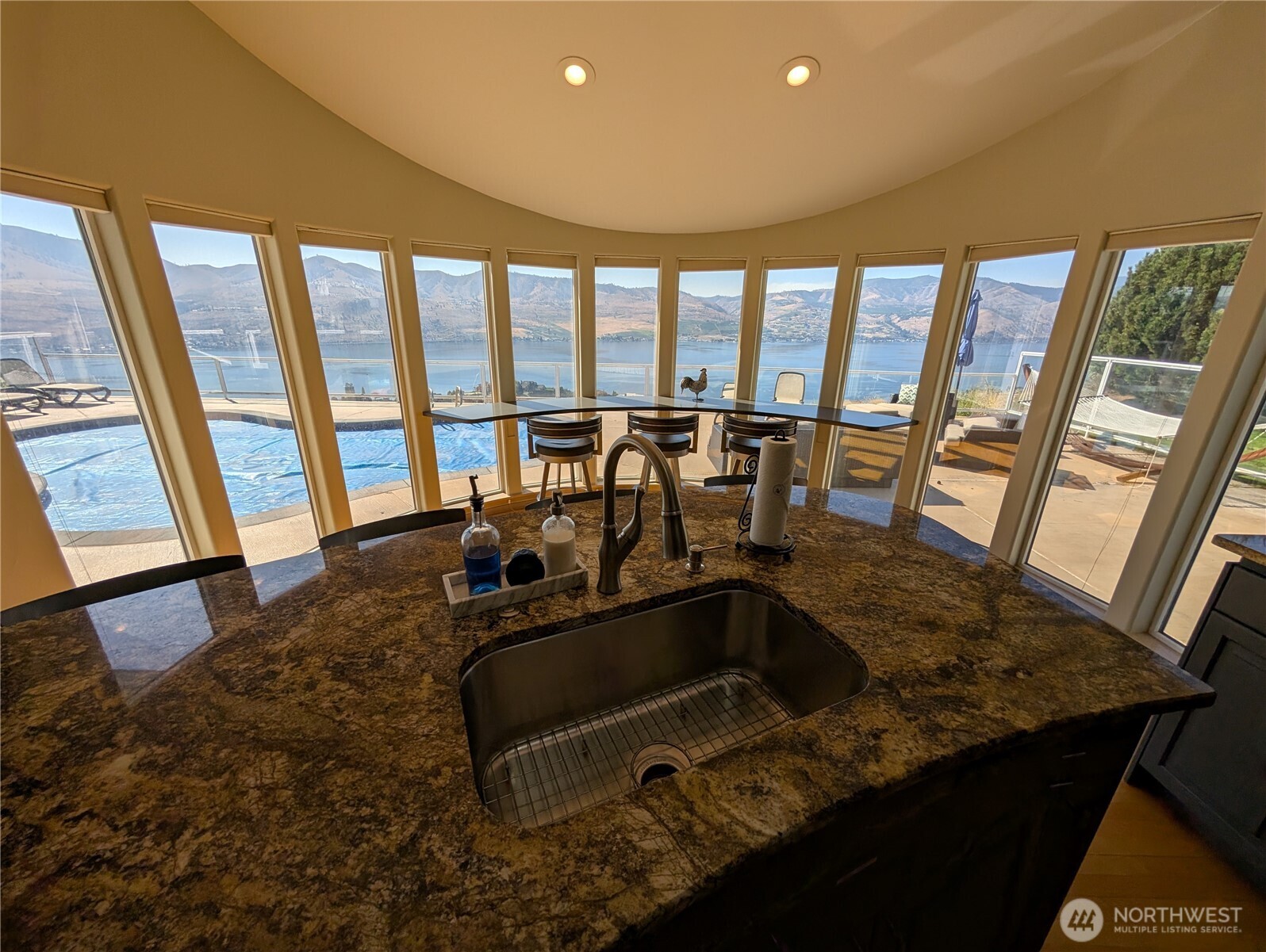 335 Henderson Road , Chelan, WA 98816