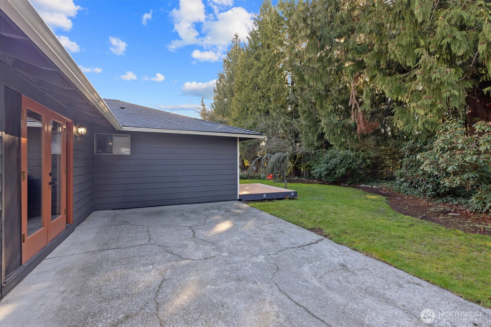 10009 161st Avenue NE, Redmond, WA 98052