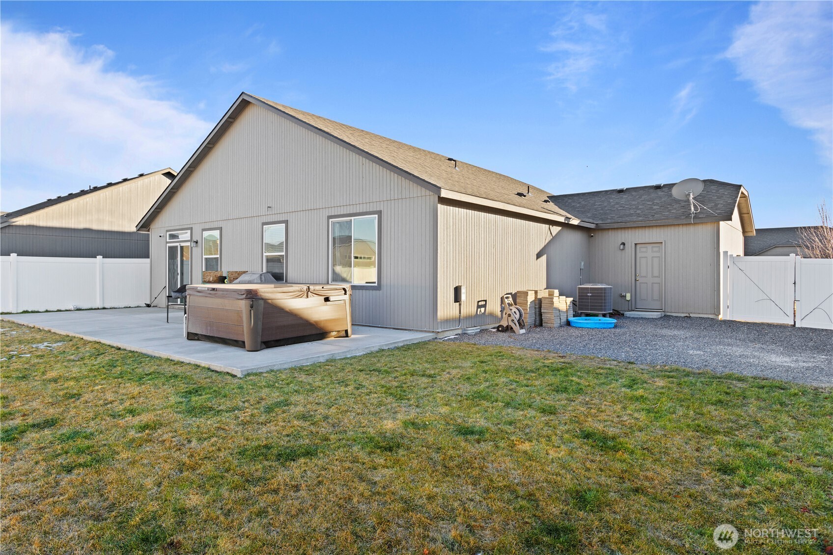 1336 E Egeland Drive , Moses Lake, WA 99156