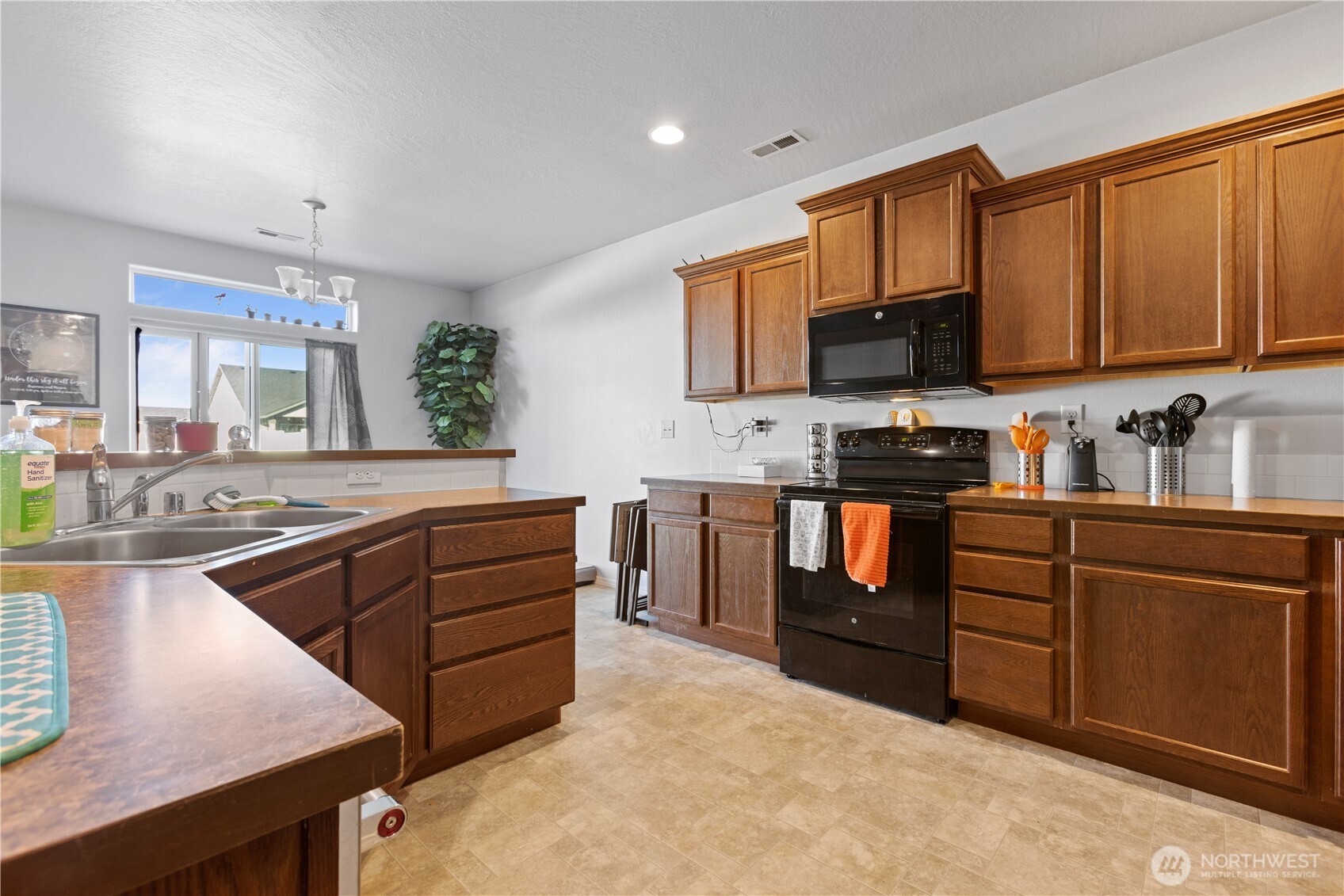 1336 E Egeland Drive , Moses Lake, WA 99156