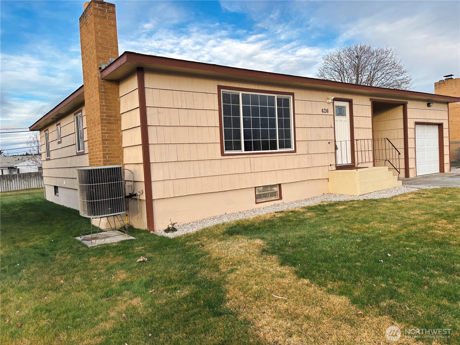 426 E Brown Avenue , Moses Lake, WA 98837