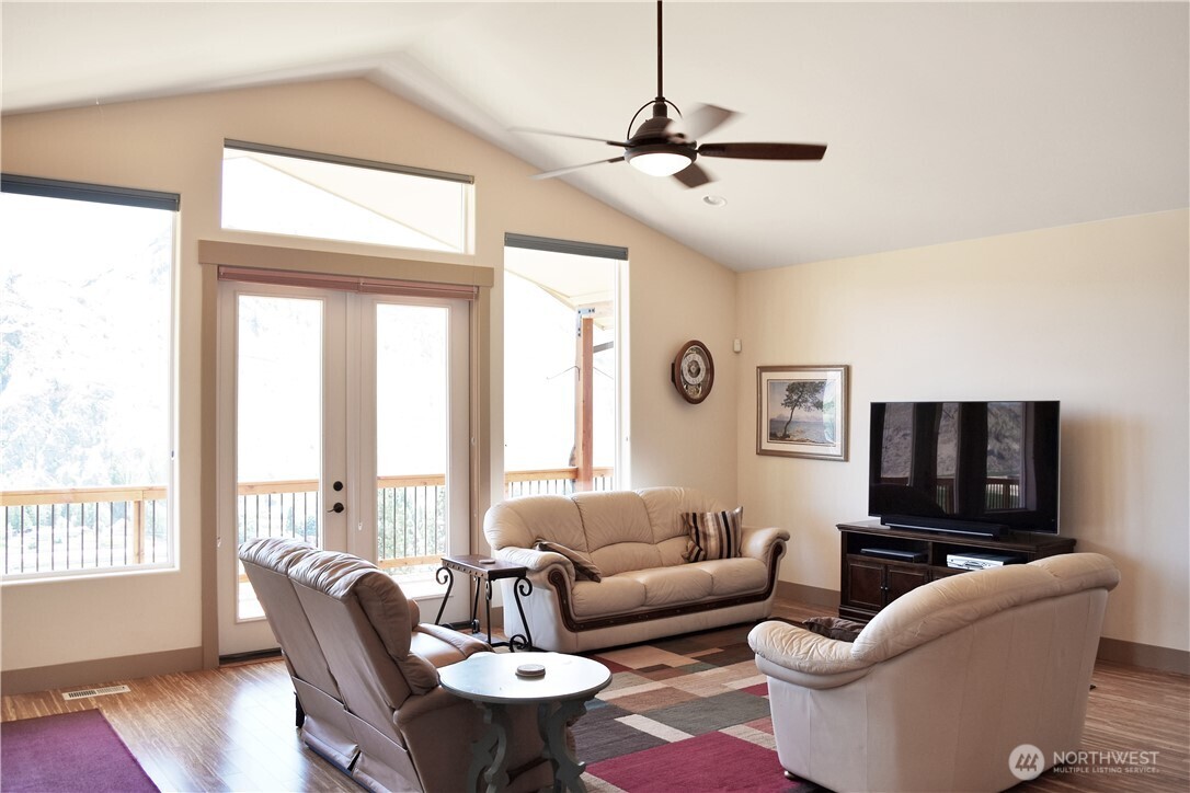 1024 Columbia Point , Entiat, WA 98822