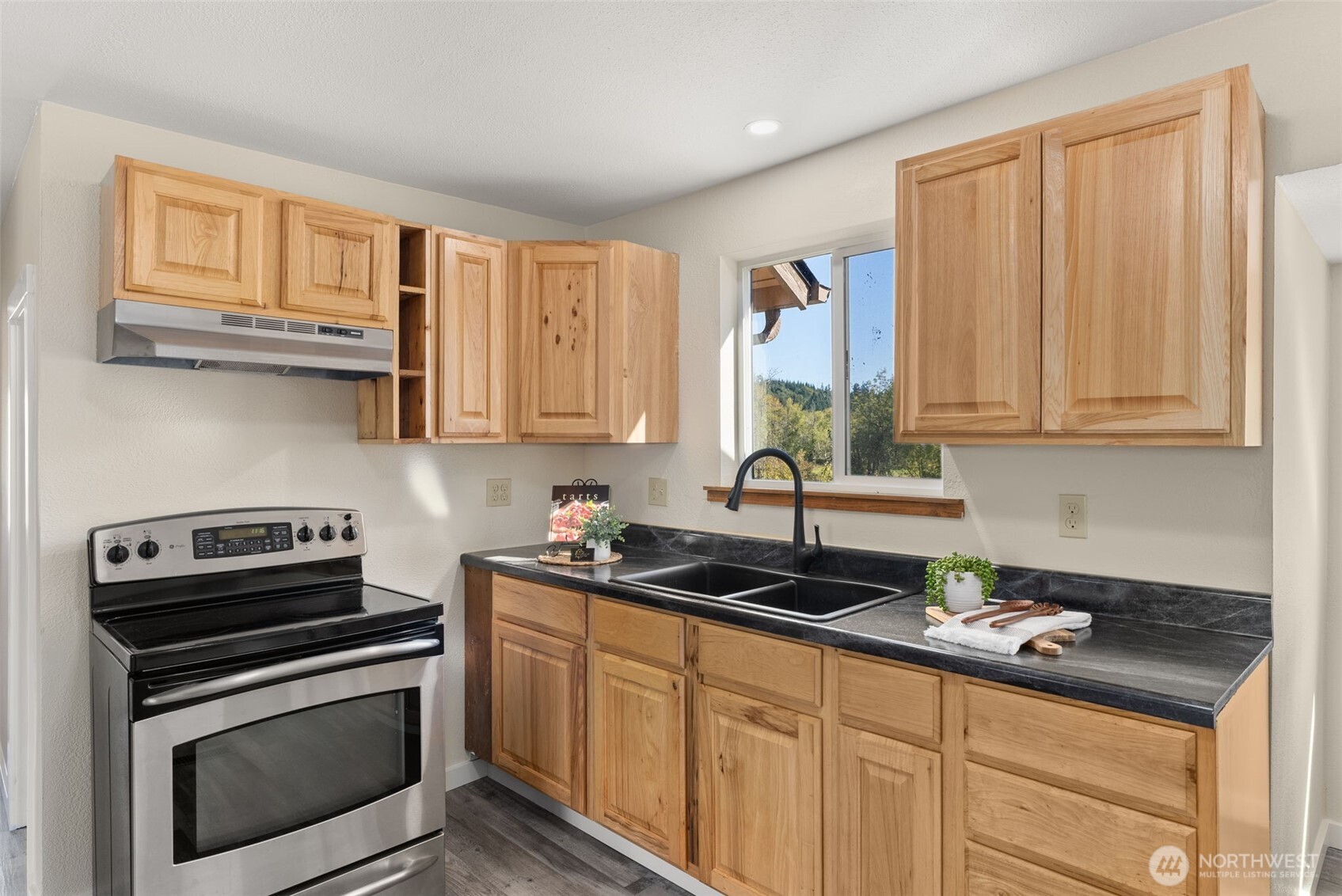 300 Lincoln Creek Road , Centralia, WA 98531