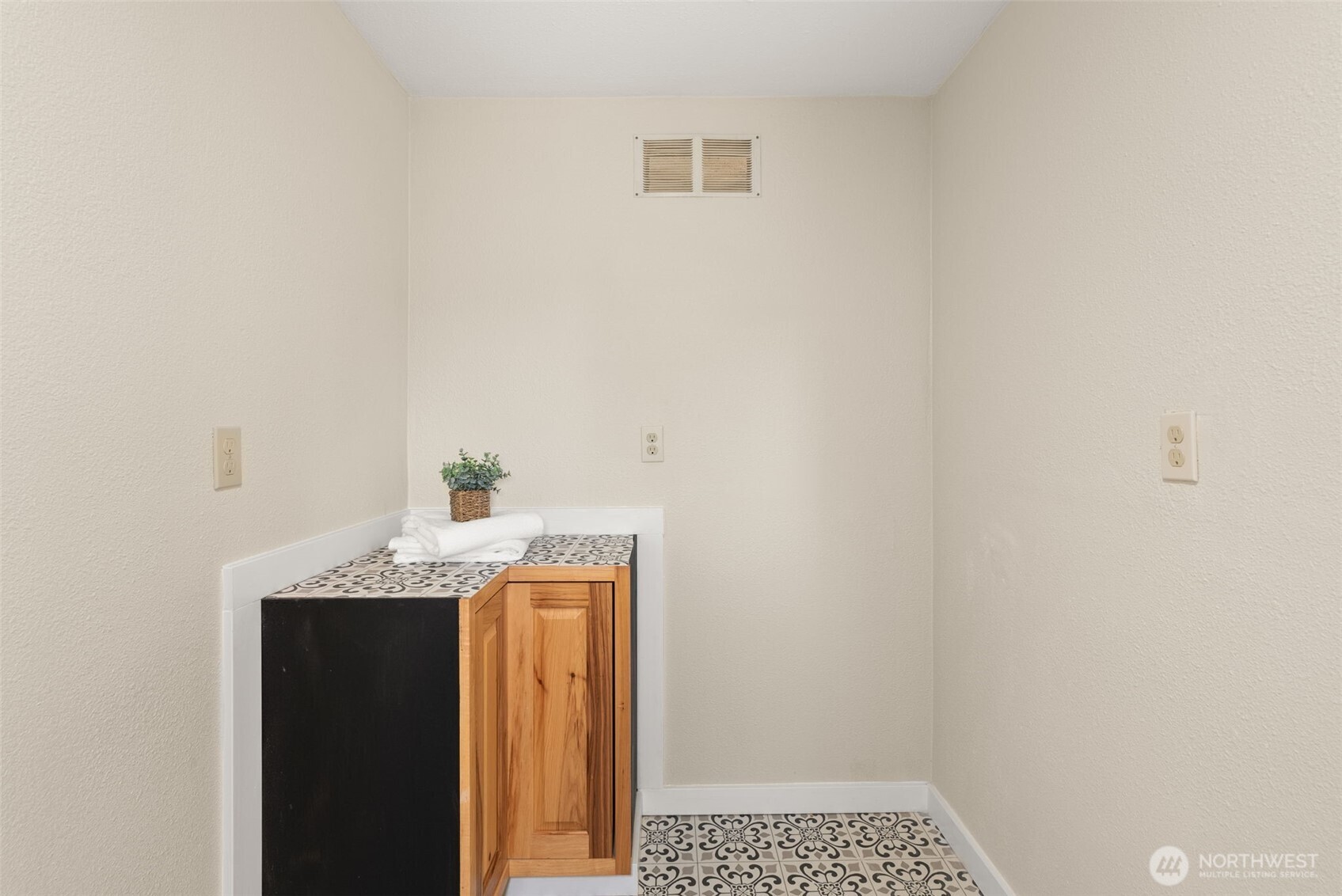 300 Lincoln Creek Road , Centralia, WA 98531