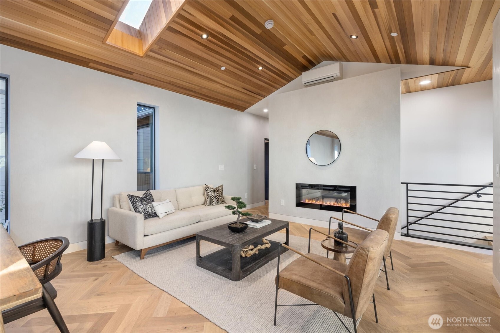 10731 B 17th Avenue NE, Seattle, WA 98125