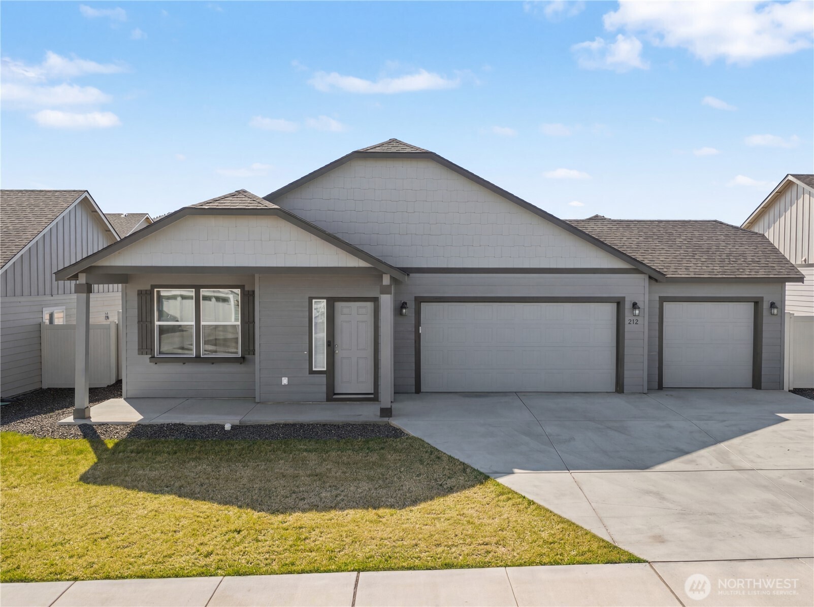 212 Royal Palm Drive , Moses Lake, WA 98837