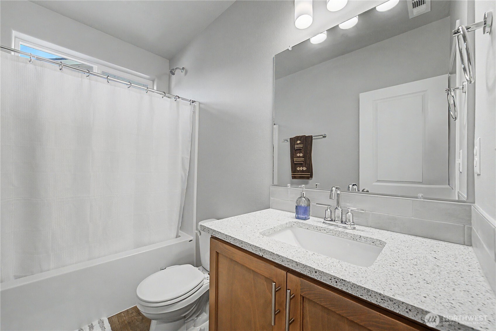 212 Royal Palm Drive , Moses Lake, WA 98837