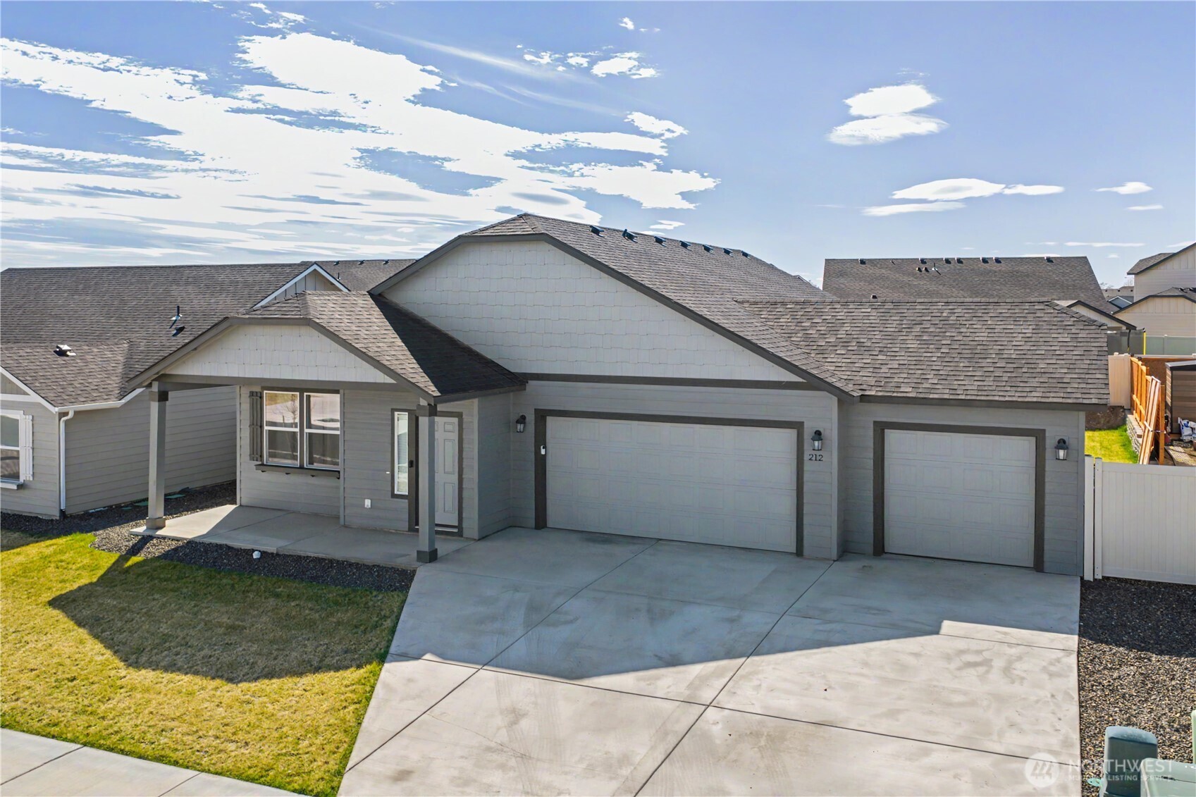212 Royal Palm Drive , Moses Lake, WA 98837