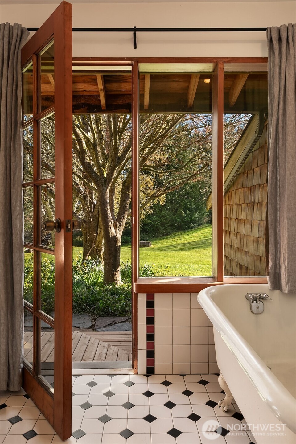 15232 Vermontville Road SW, Vashon, WA 98070