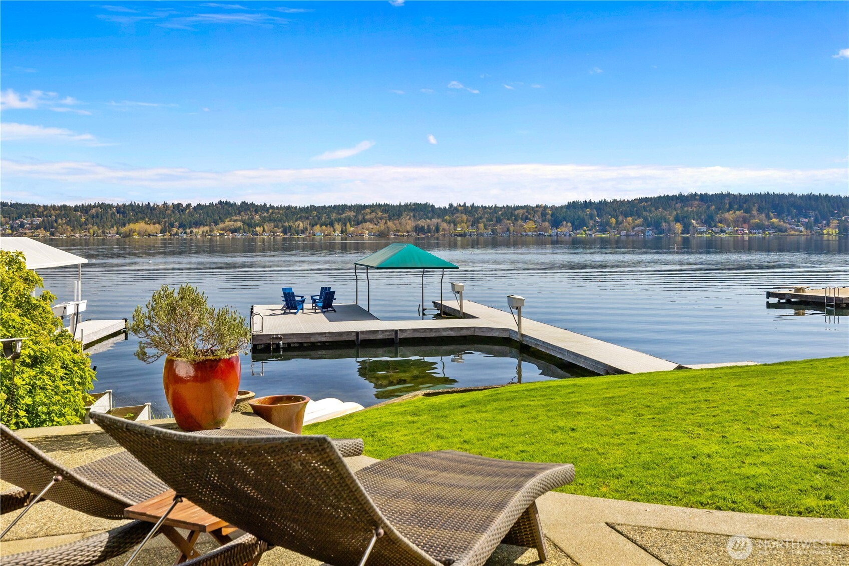 842 W Lake Sammamish Parkway SE, Bellevue, WA 98008