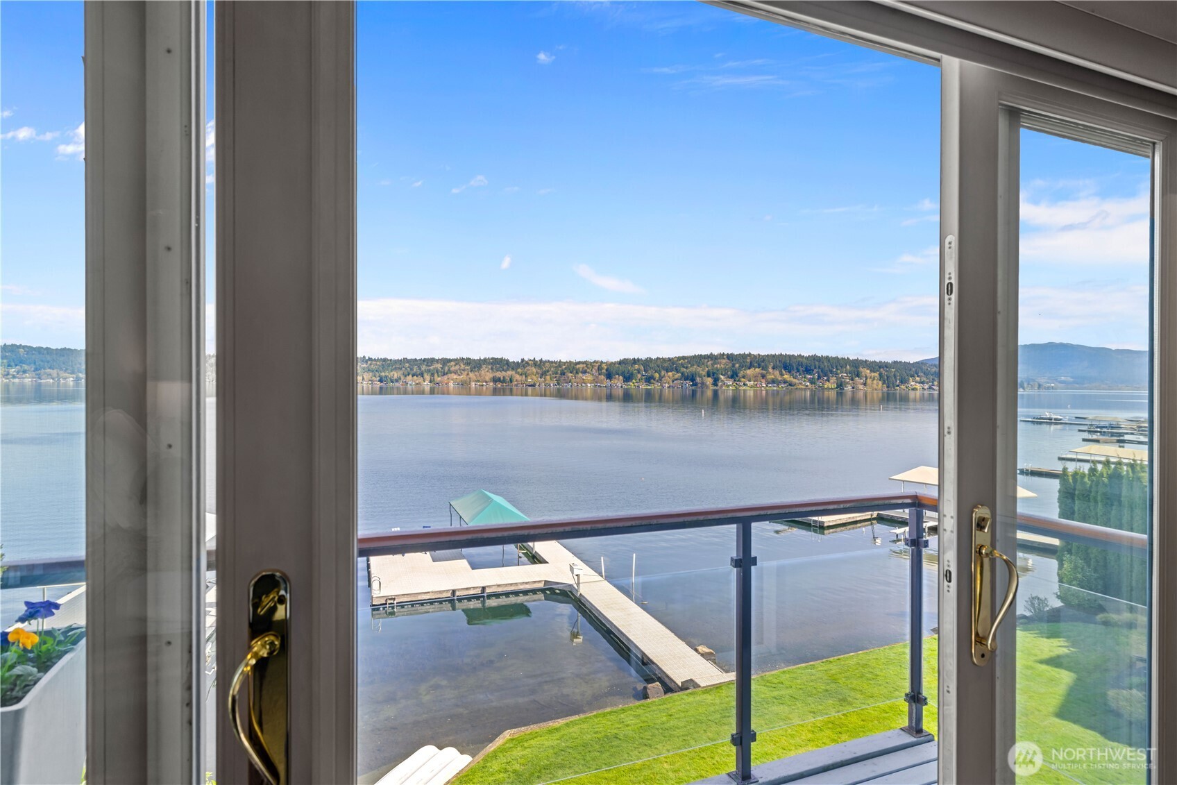 842 W Lake Sammamish Parkway SE, Bellevue, WA 98008