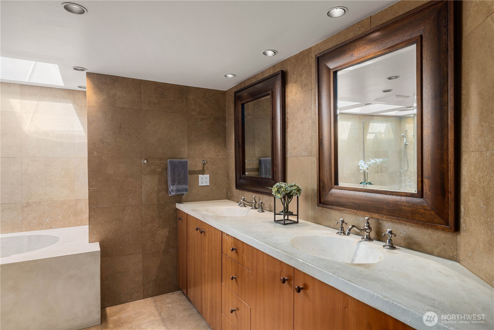 842 W Lake Sammamish Parkway SE, Bellevue, WA 98008