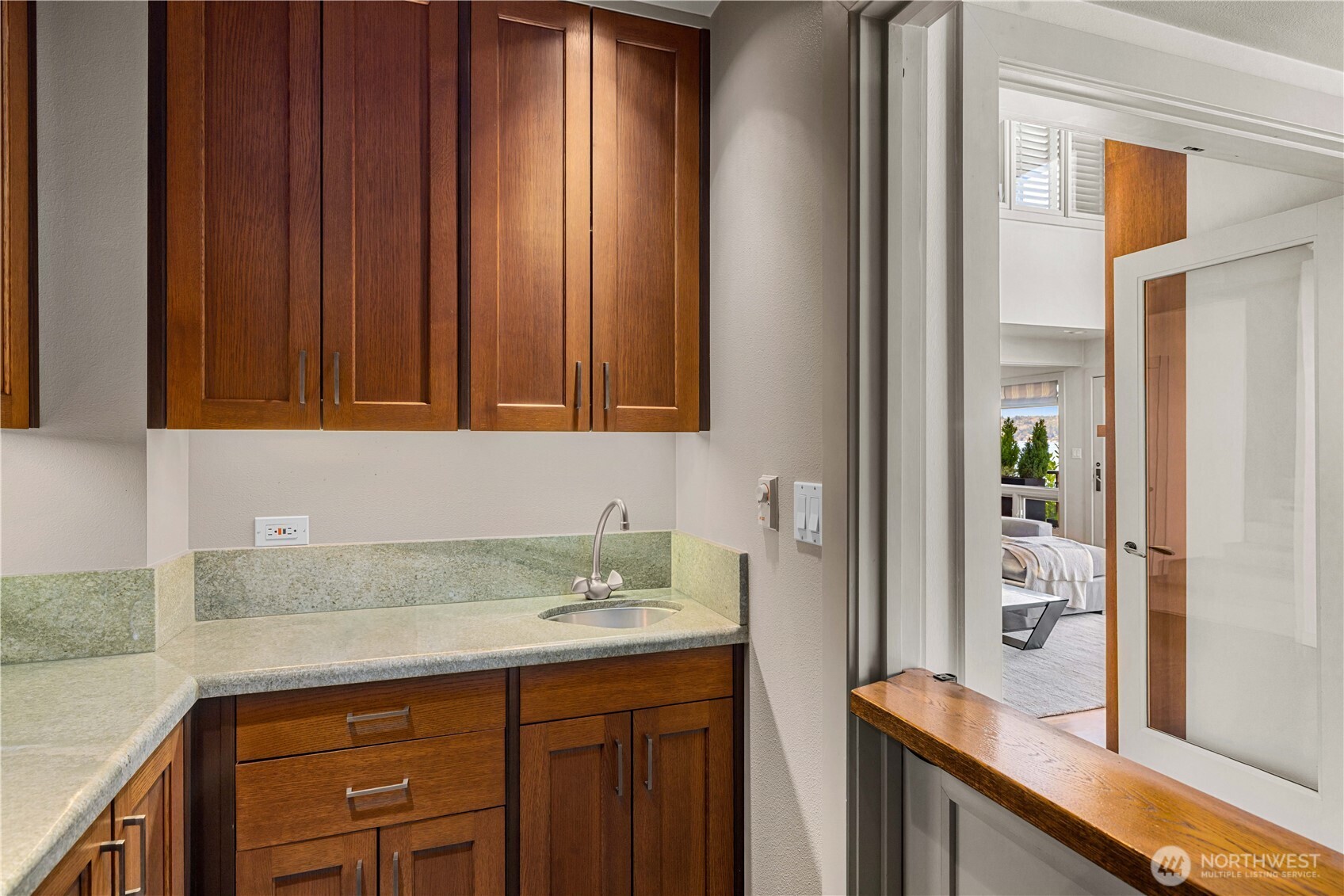 842 W Lake Sammamish Parkway SE, Bellevue, WA 98008