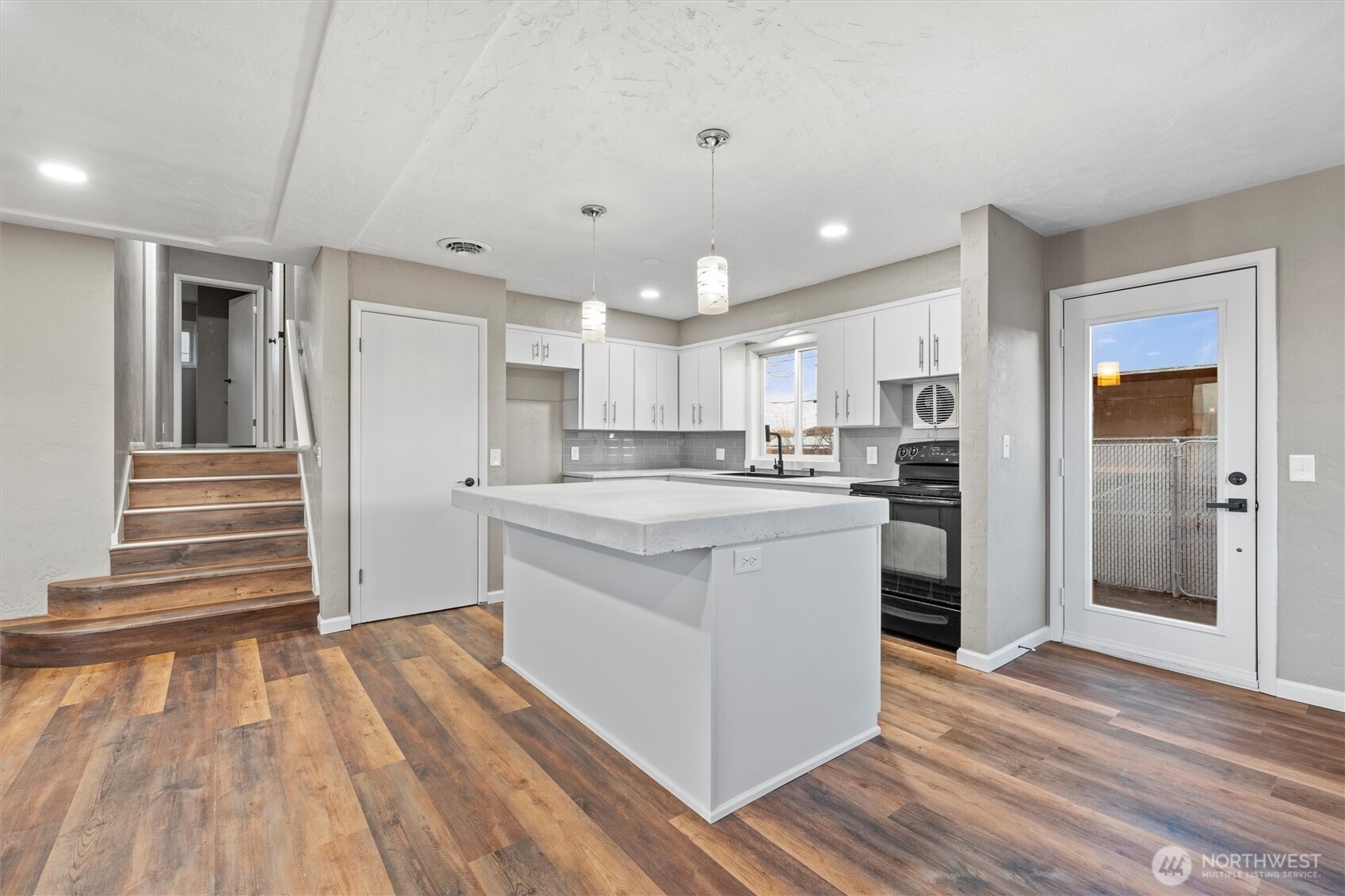 906 S A Street , Moses Lake, WA 98837