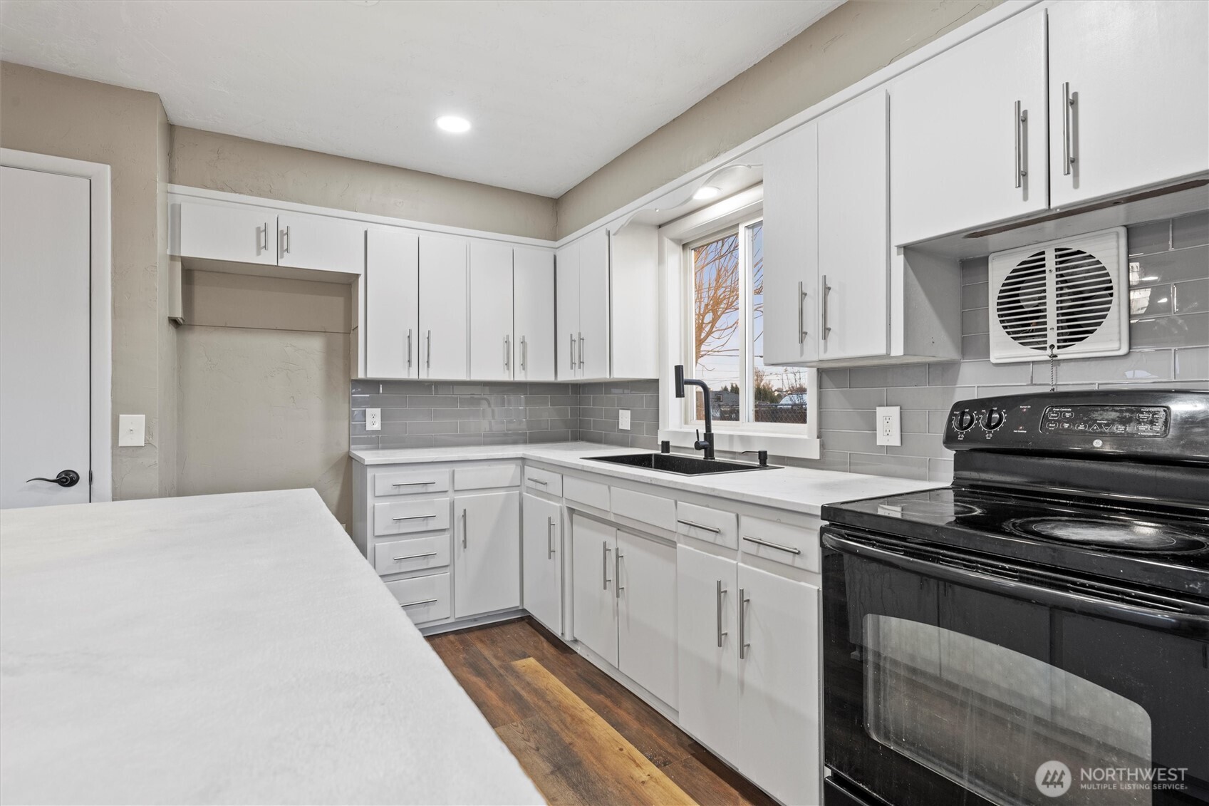 906 S A Street , Moses Lake, WA 98837