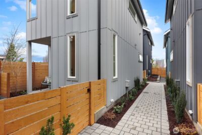 2006 B 19th Avenue S, Seattle, WA 98144 - Photo 2