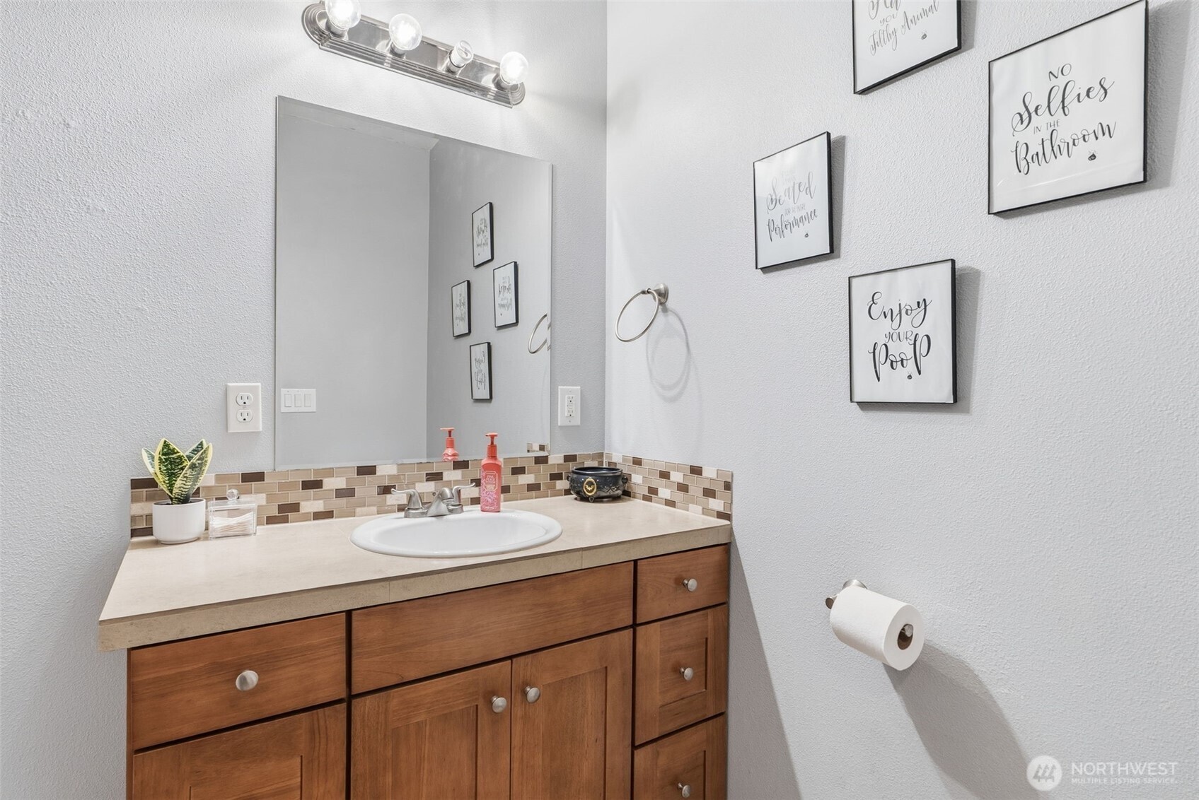 705 Cowlitz Way , Kelso, WA 98626