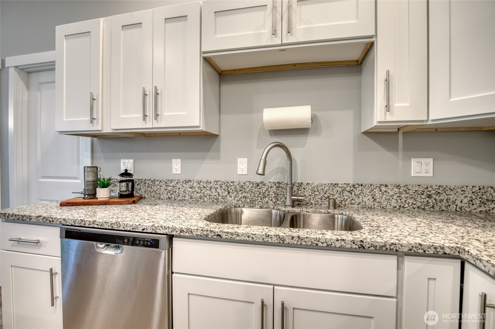 616 Sunset Avenue NE, Ocean Shores, WA 98569