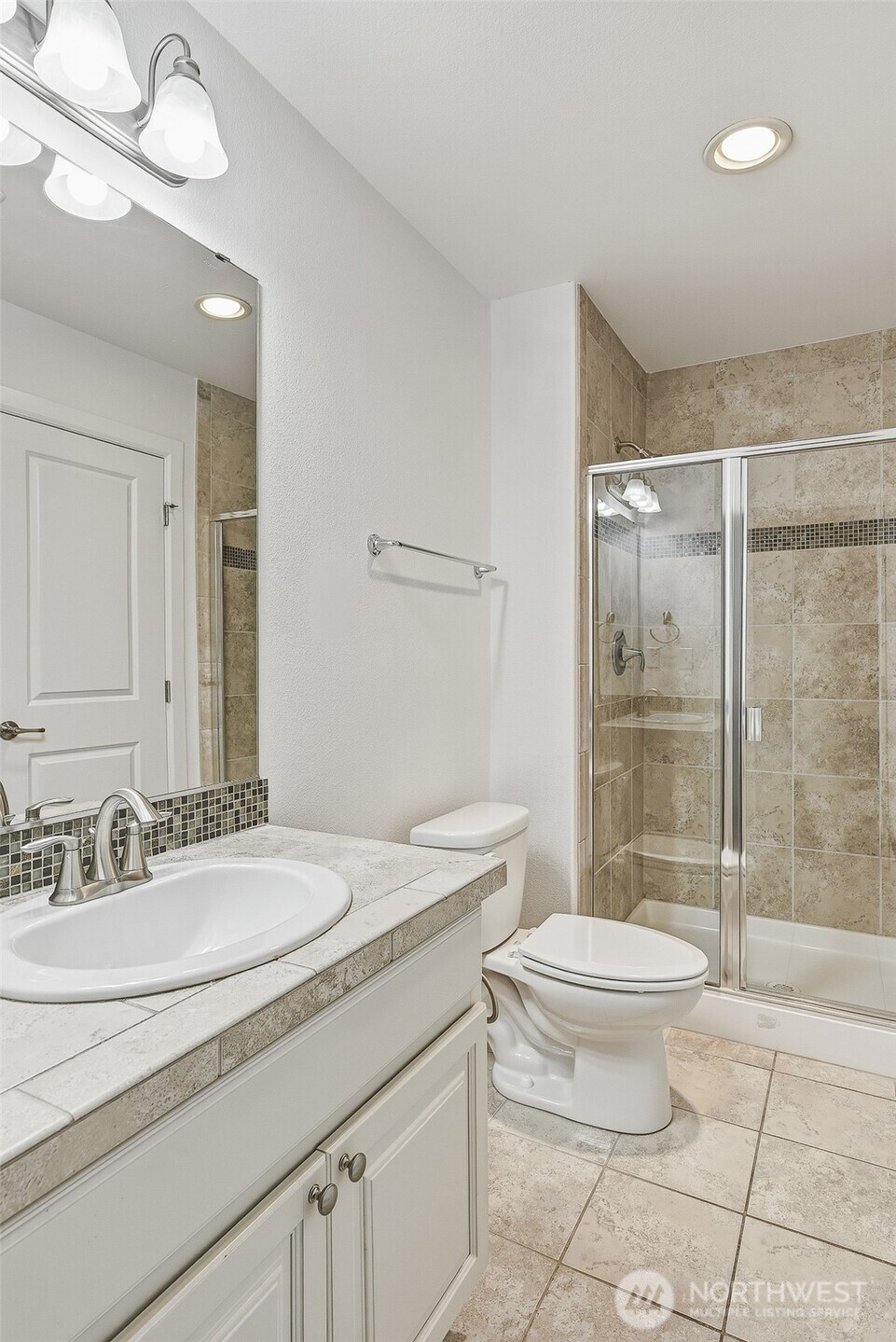 20042 94th Avenue NE, Bothell, WA 98011