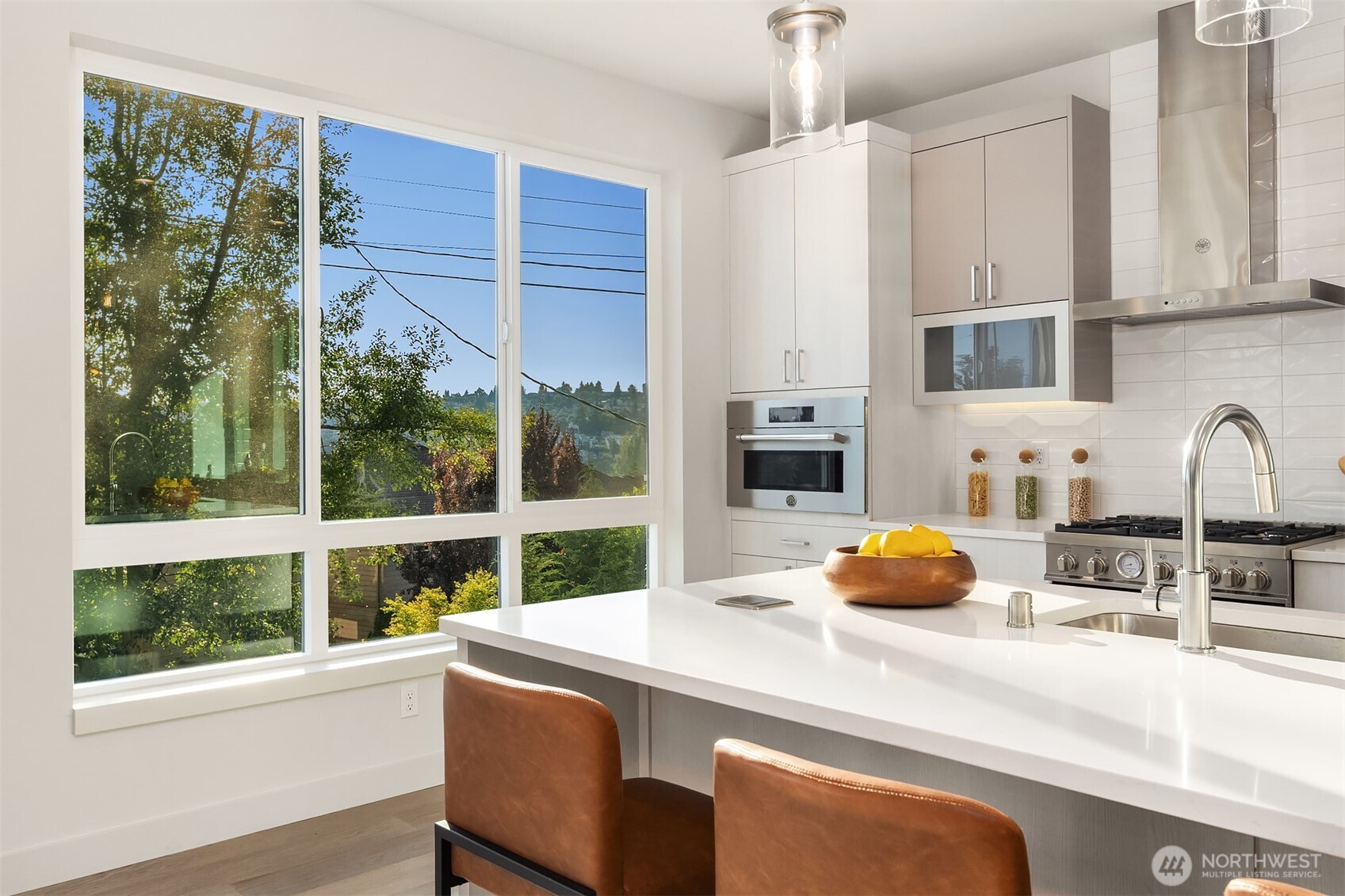 4570 22nd Avenue SW, Seattle, WA 98106