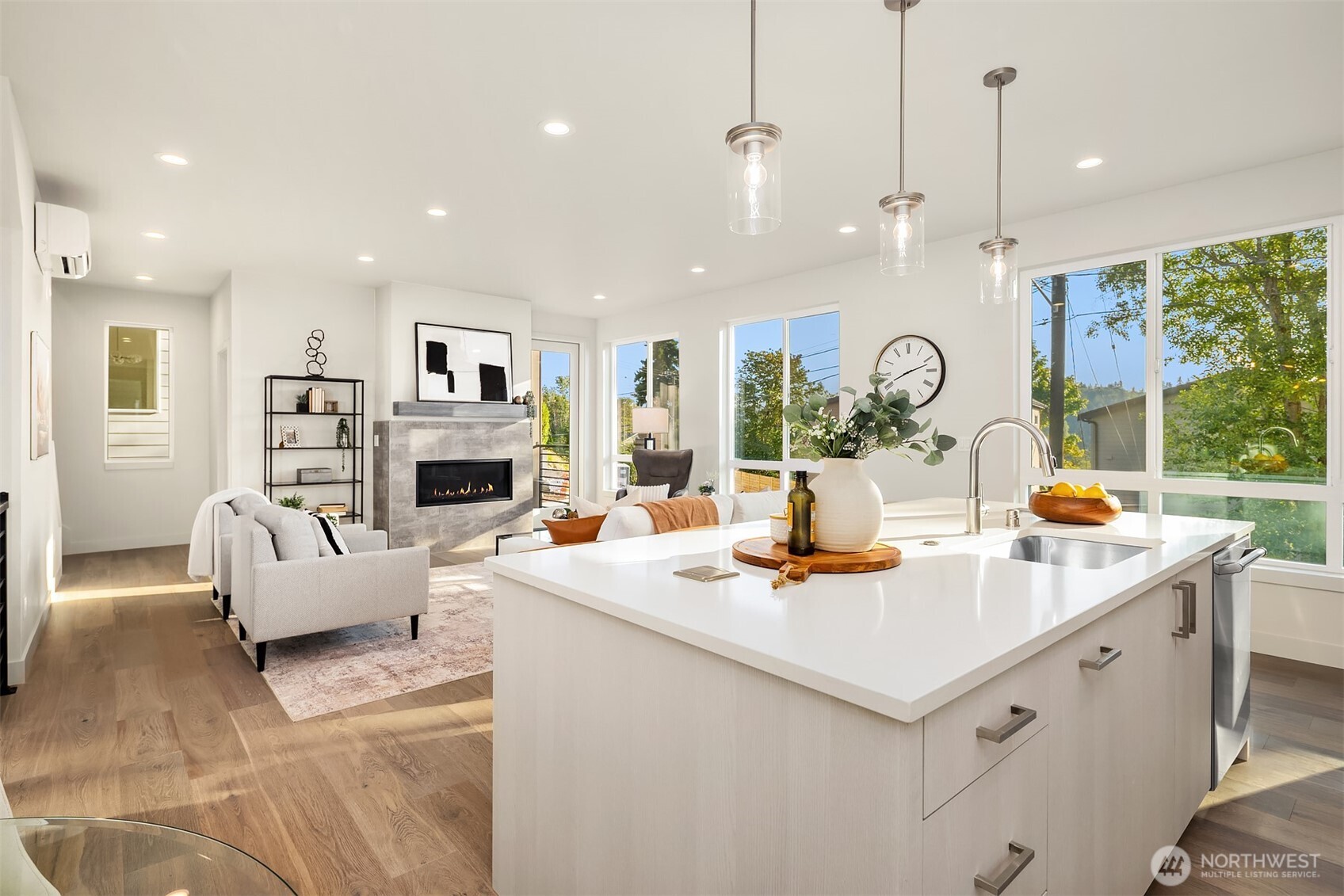 4570 22nd Avenue SW, Seattle, WA 98106