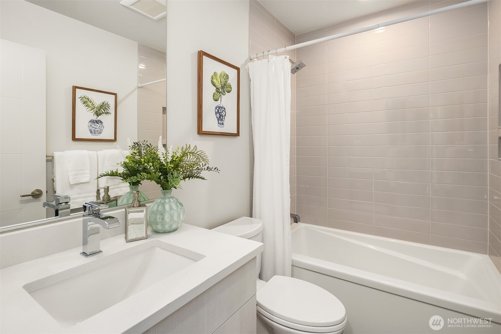 4570 22nd Avenue SW, Seattle, WA 98106