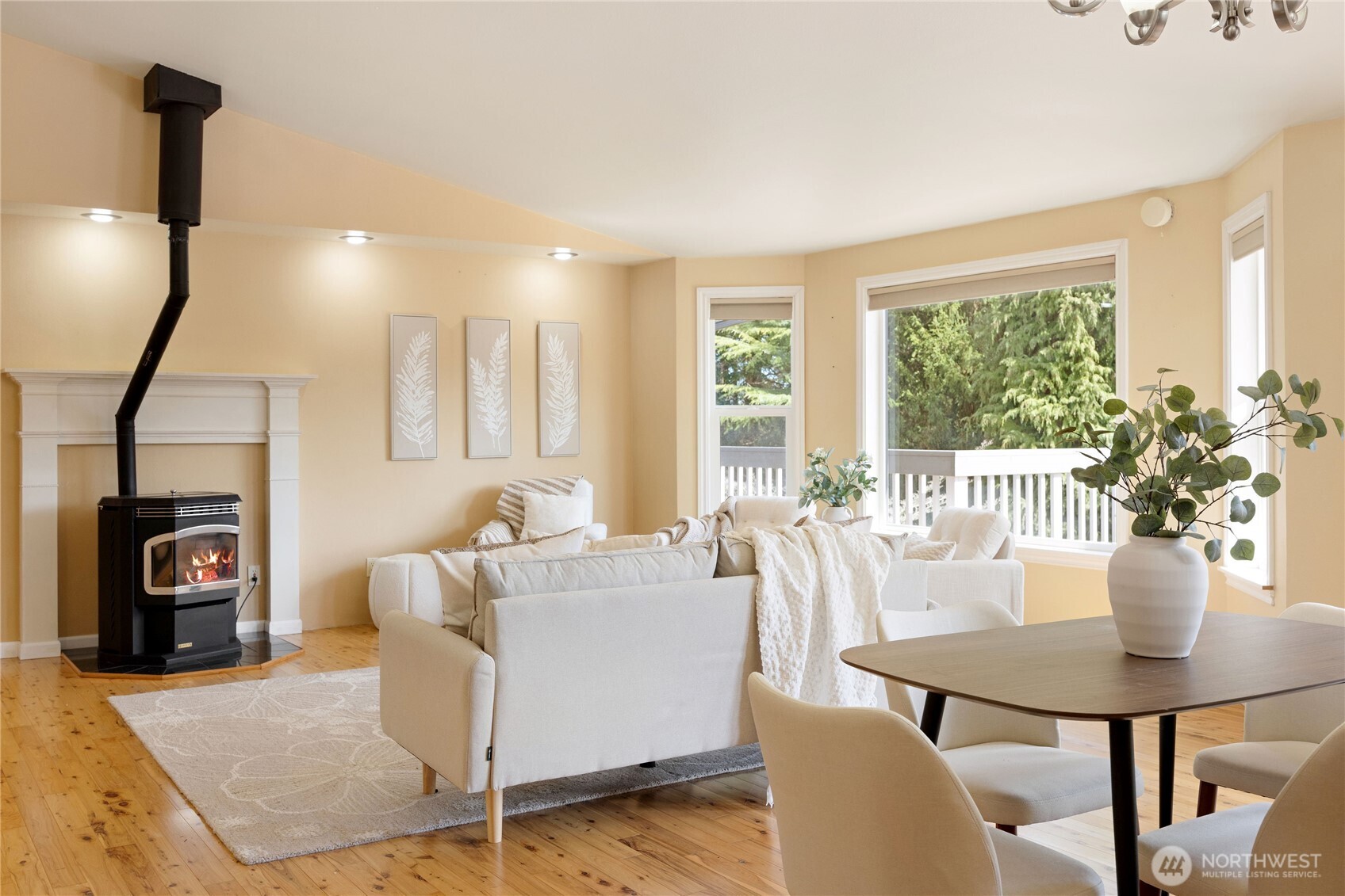 261 E Rainier Court , Allyn, WA 98524