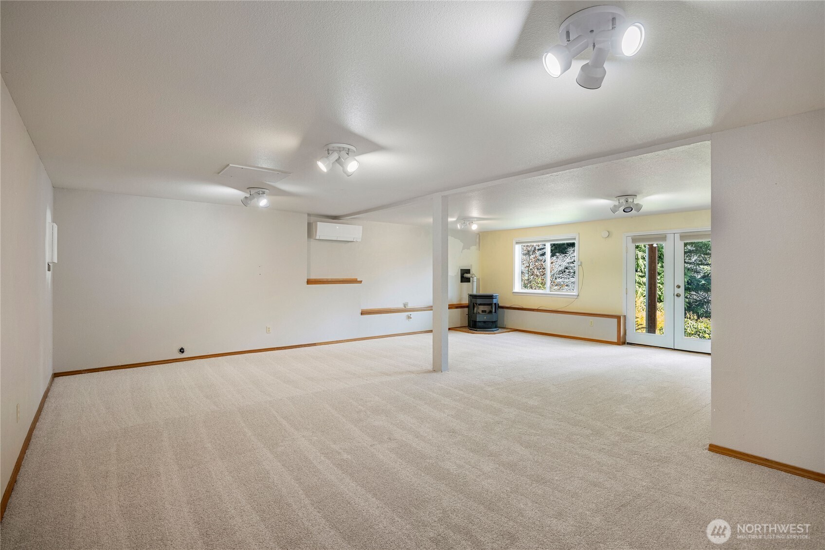 261 E Rainier Court , Allyn, WA 98524