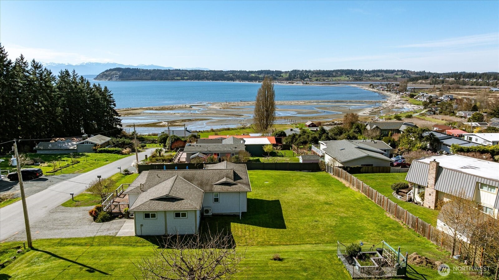 2745 Evening Glory Court , Clinton, WA 98236