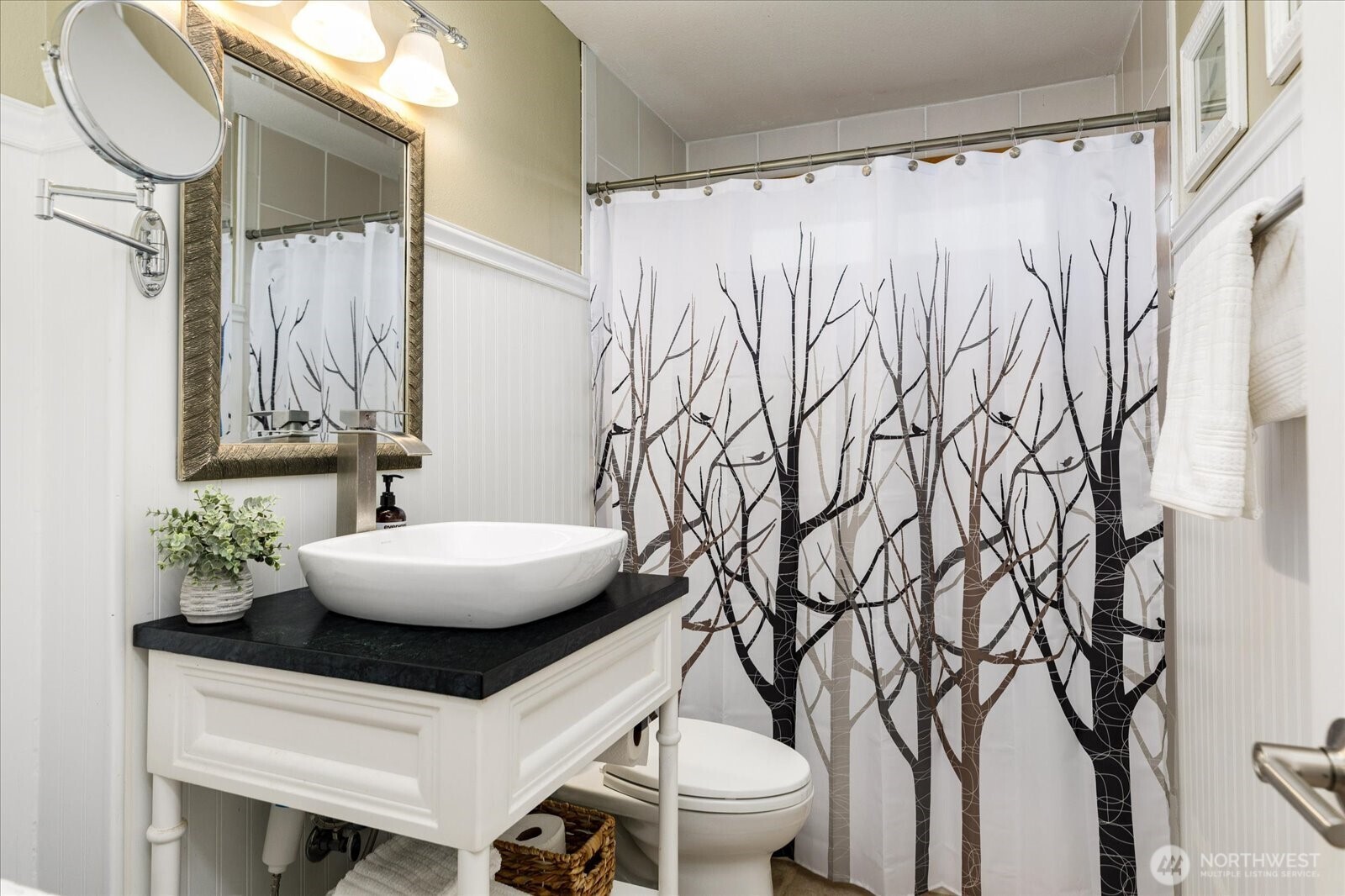 2745 Evening Glory Court , Clinton, WA 98236