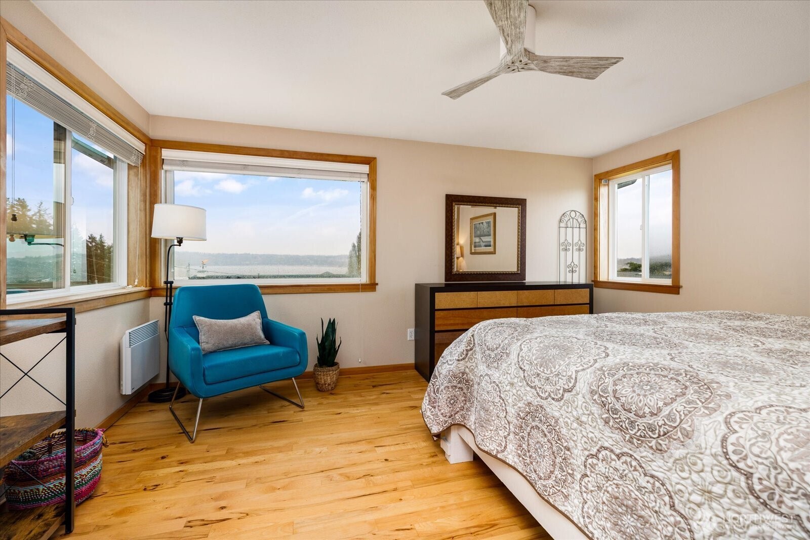 2745 Evening Glory Court , Clinton, WA 98236