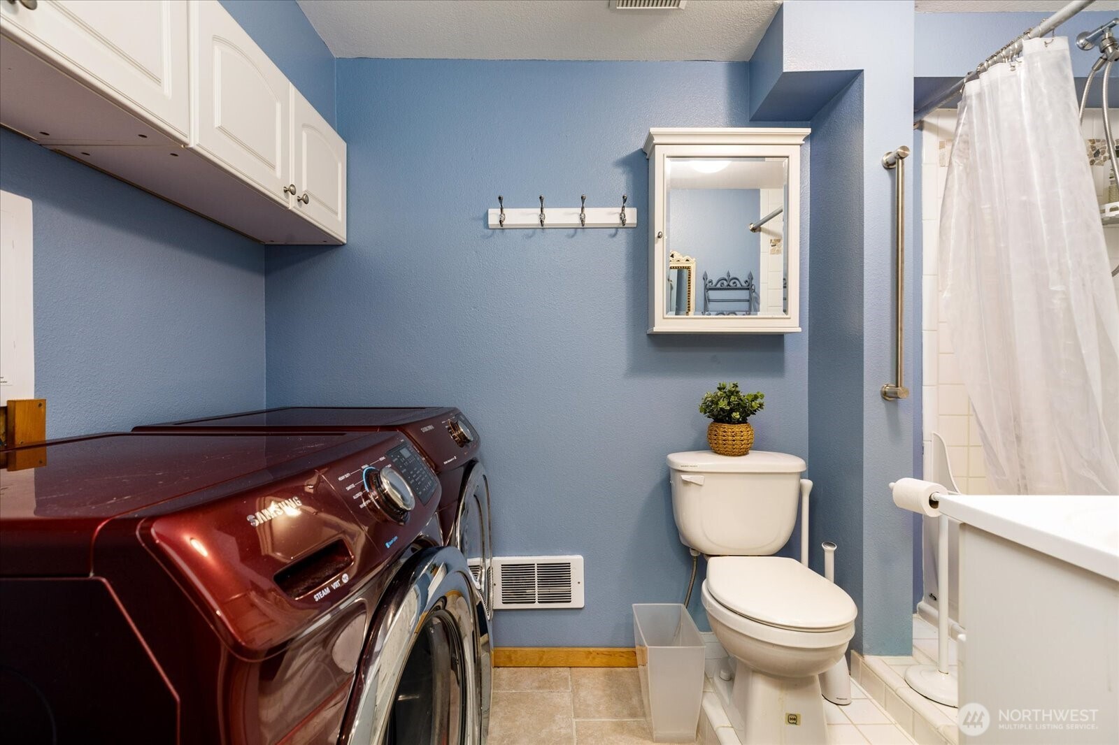 2745 Evening Glory Court , Clinton, WA 98236