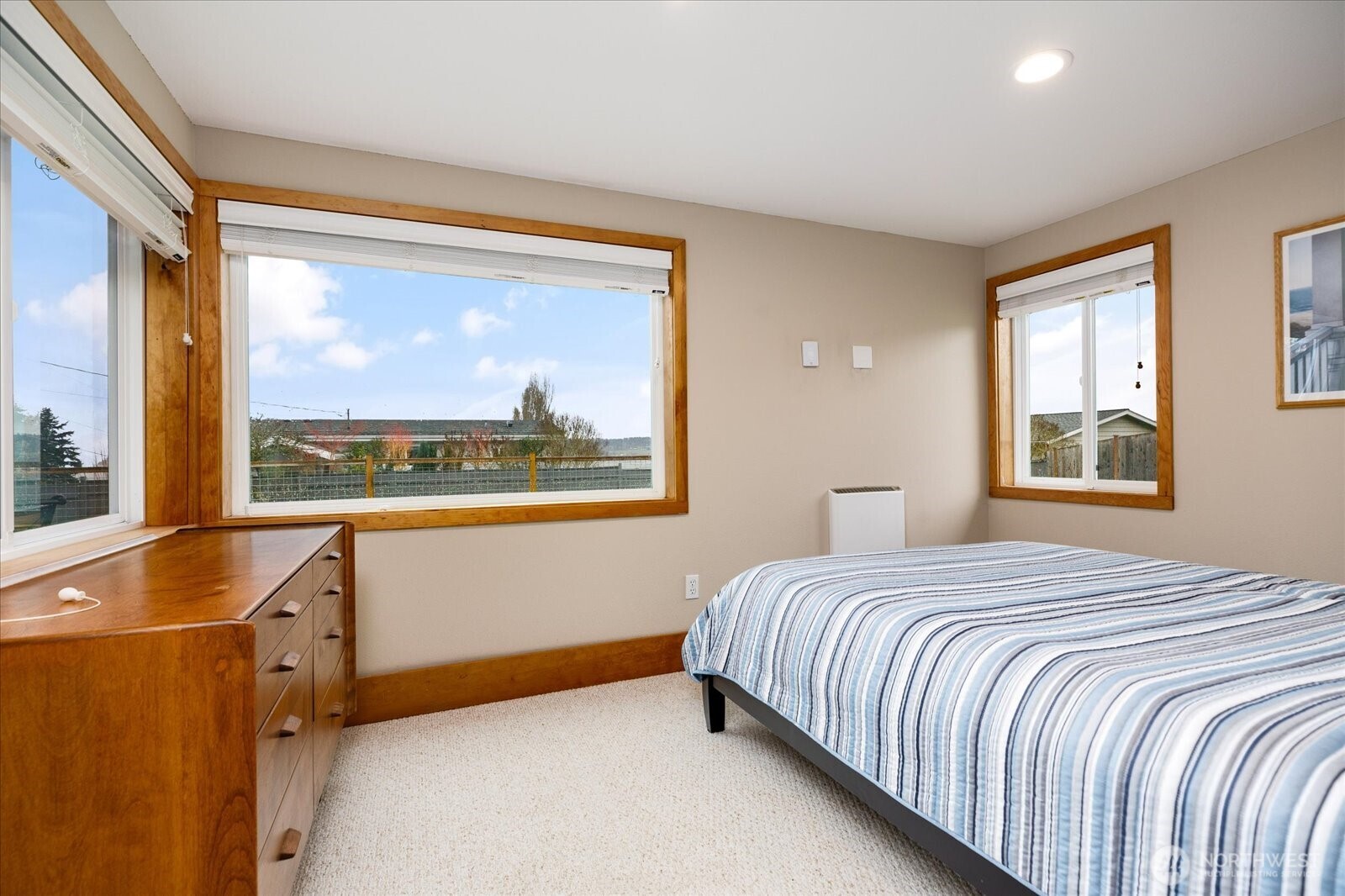 2745 Evening Glory Court , Clinton, WA 98236