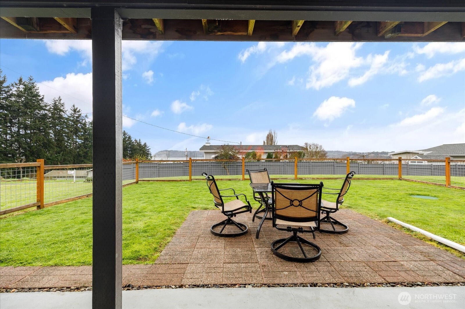 2745 Evening Glory Court , Clinton, WA 98236