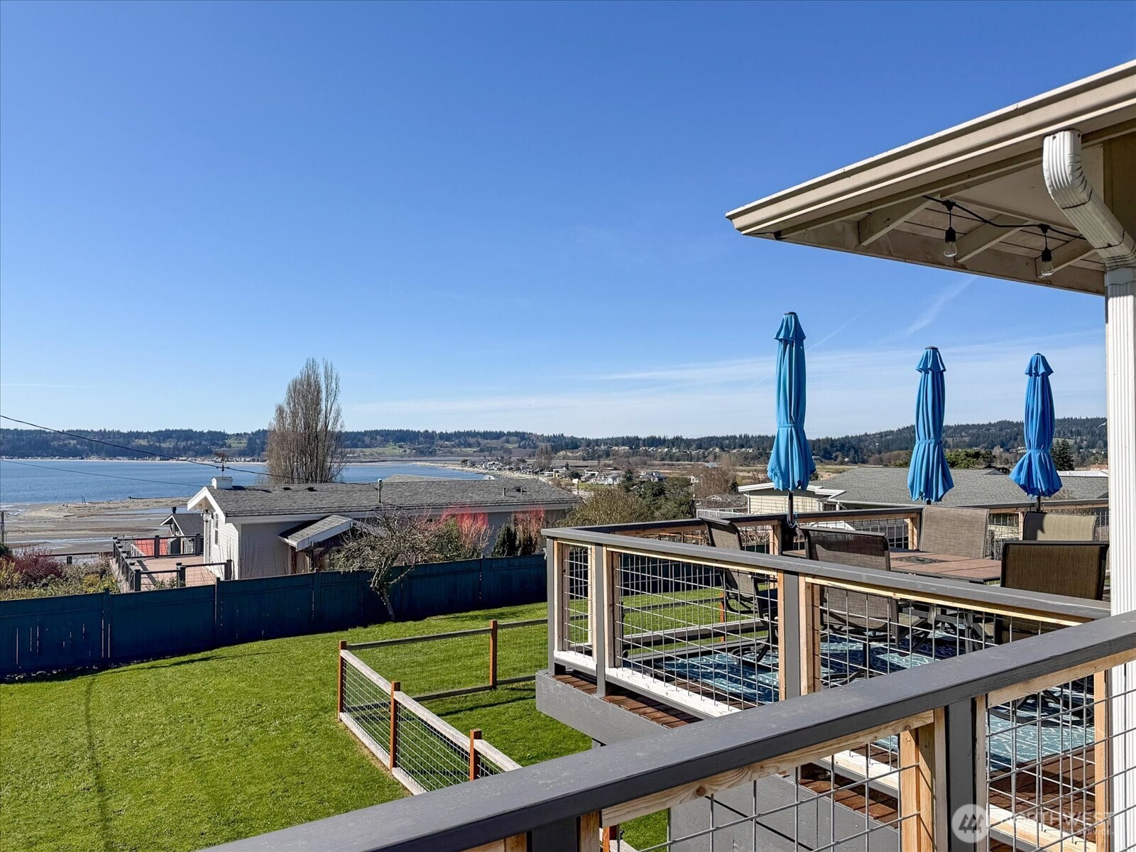 2745 Evening Glory Court , Clinton, WA 98236