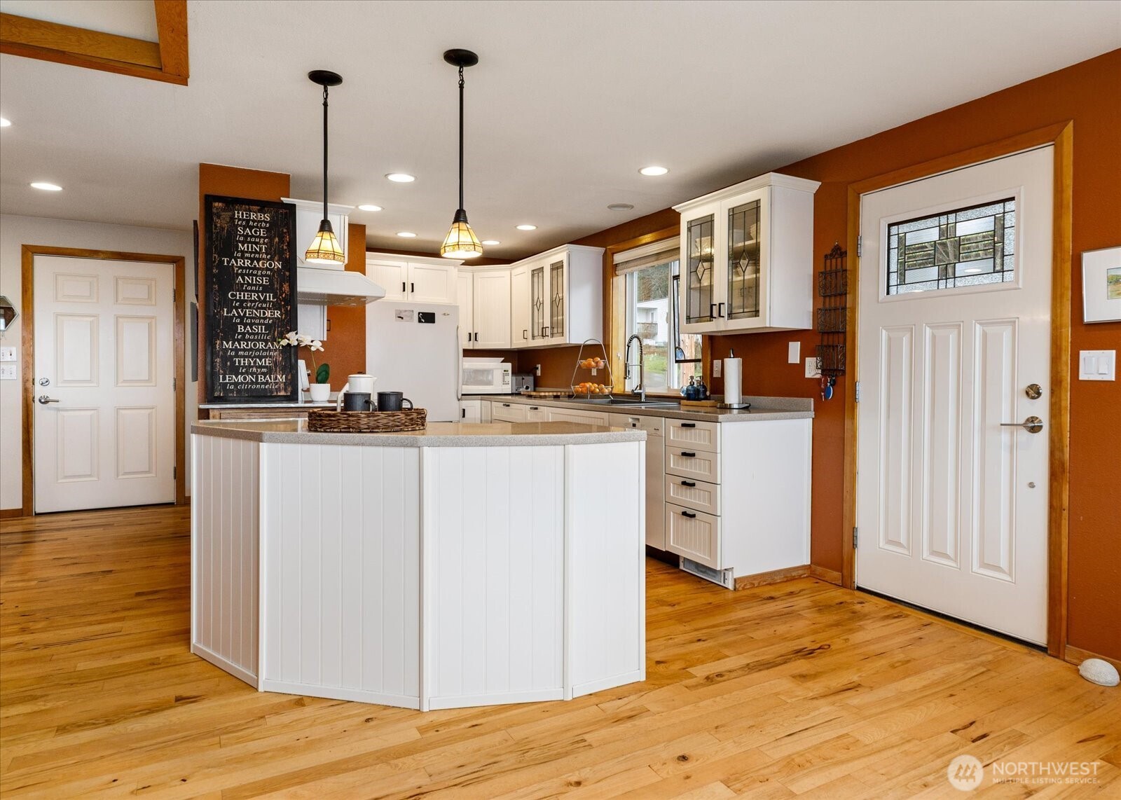 2745 Evening Glory Court , Clinton, WA 98236