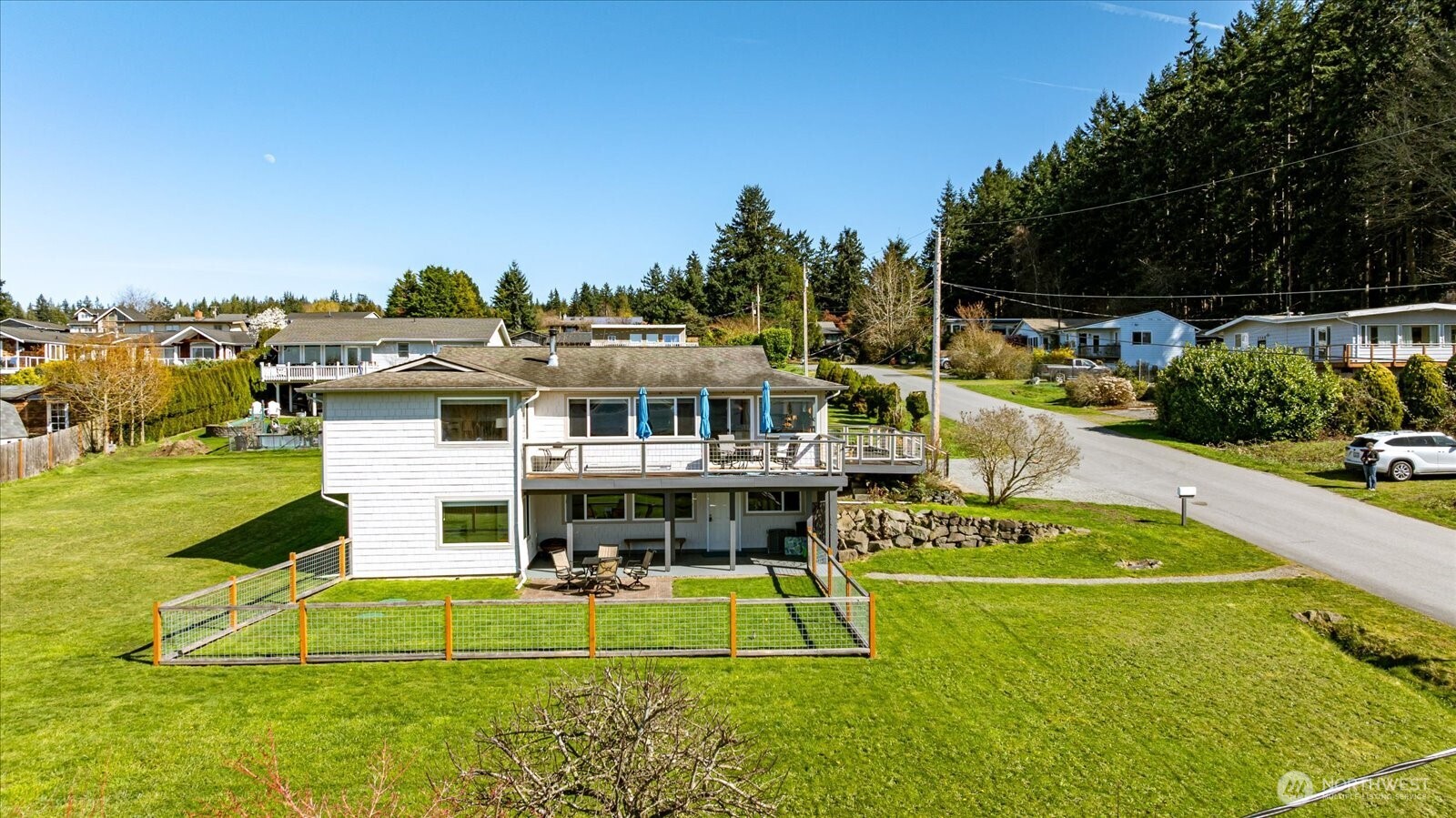 2745 Evening Glory Court , Clinton, WA 98236