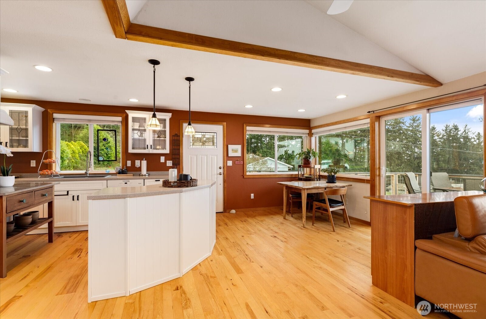 2745 Evening Glory Court , Clinton, WA 98236