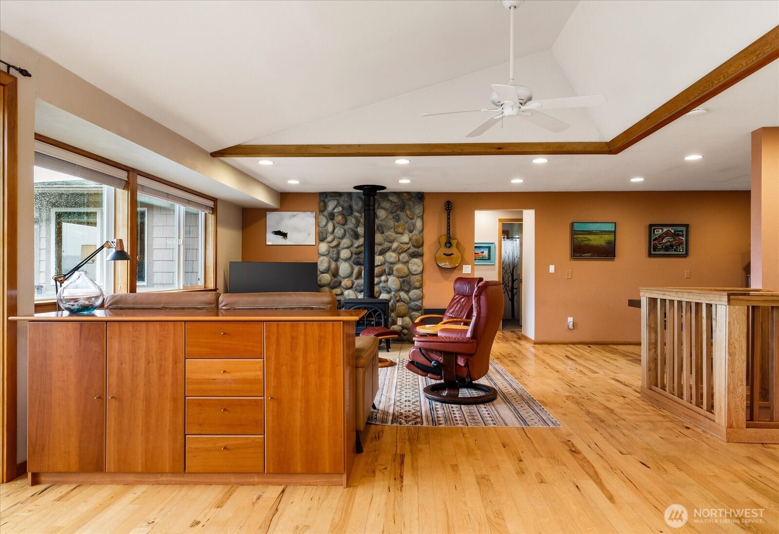 2745 Evening Glory Court , Clinton, WA 98236