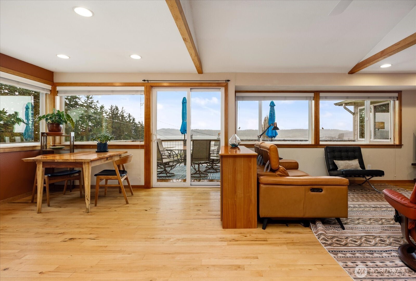 2745 Evening Glory Court , Clinton, WA 98236