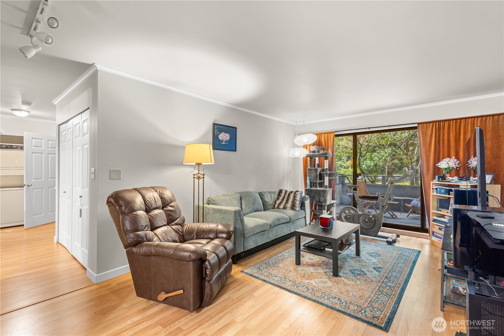 7930 SE 34th Street #203, Mercer Island, WA 98040