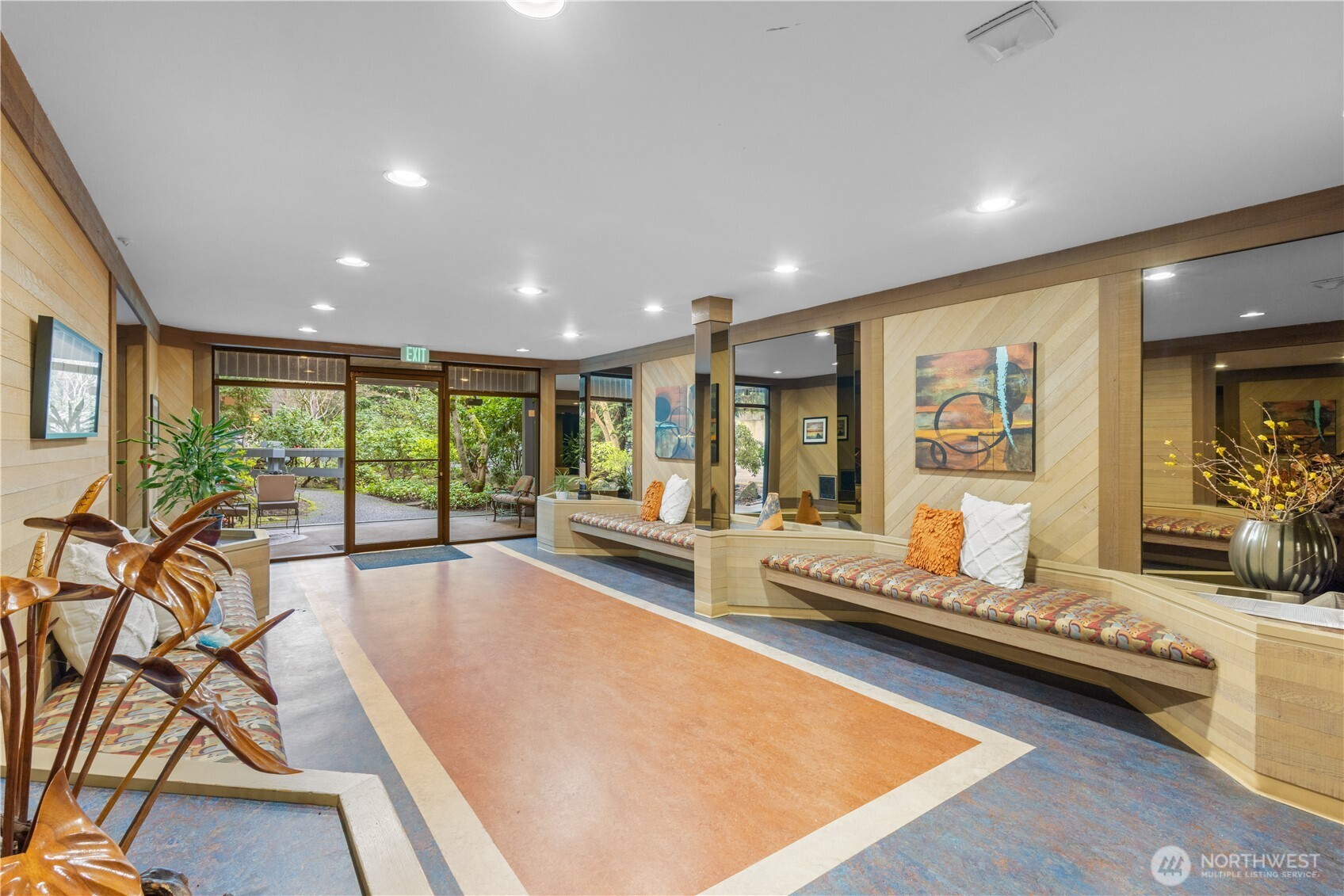 7930 SE 34th Street #203, Mercer Island, WA 98040