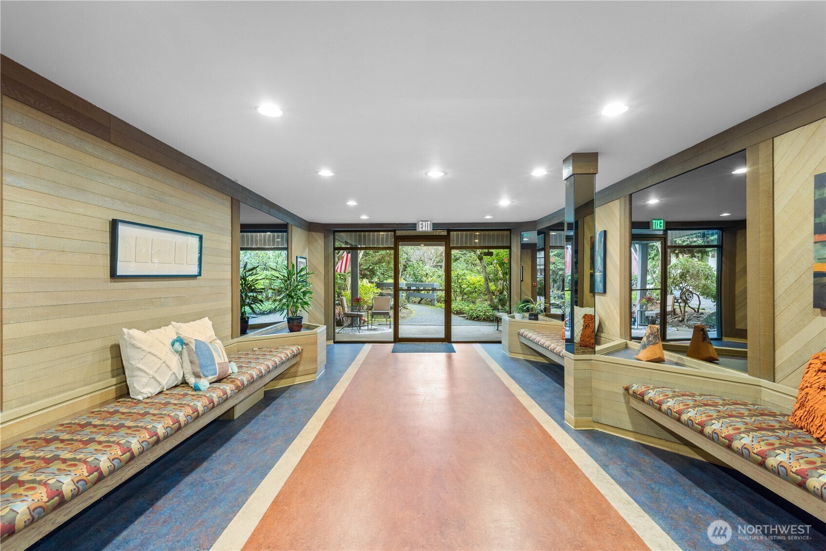 7930 SE 34th Street #203, Mercer Island, WA 98040