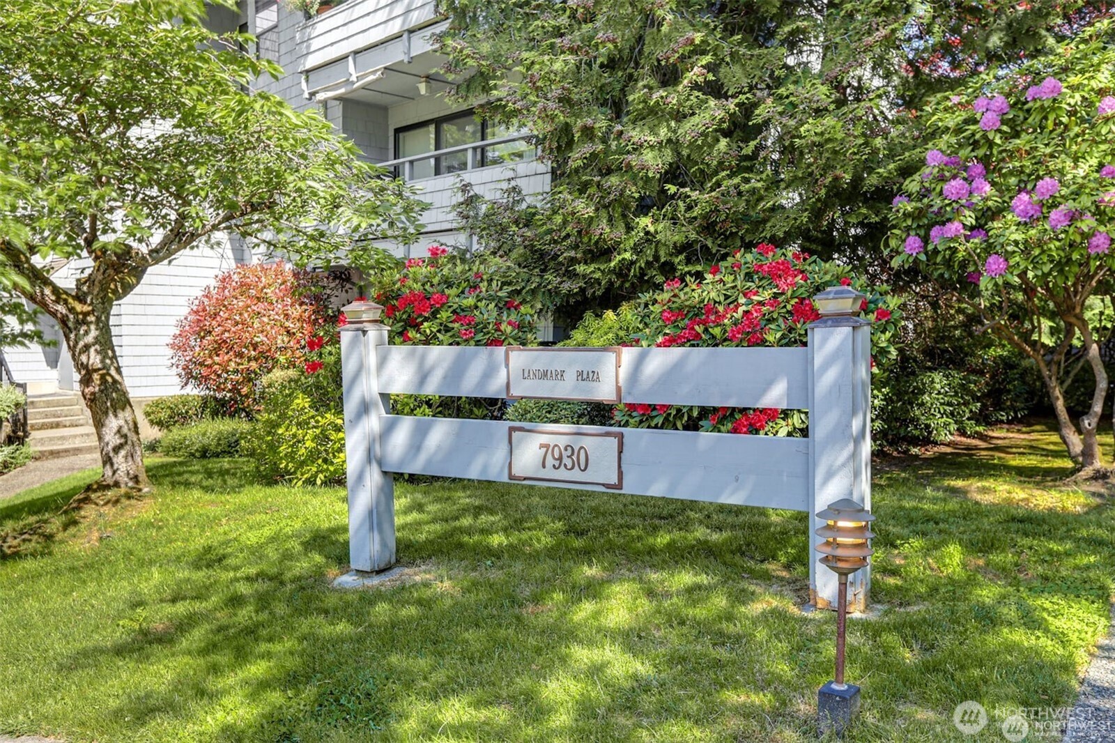 7930 SE 34th Street #203, Mercer Island, WA 98040