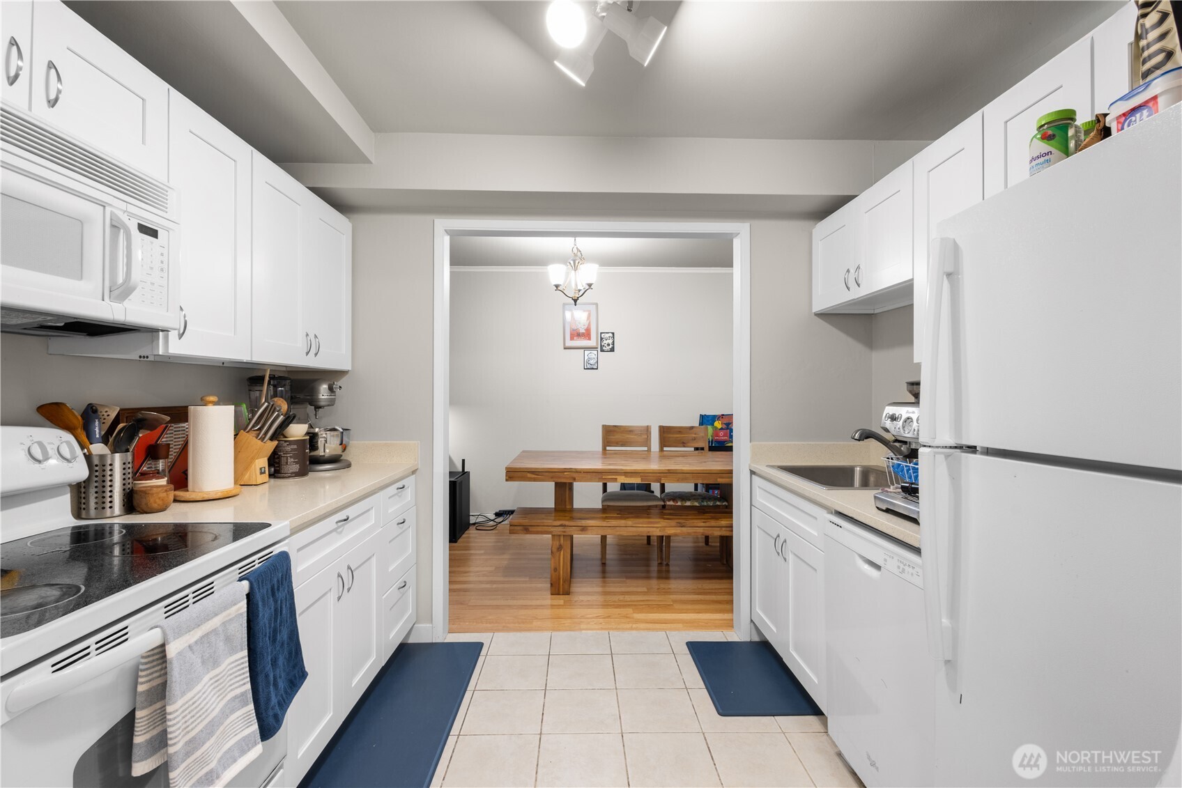 7930 SE 34th Street #203, Mercer Island, WA 98040