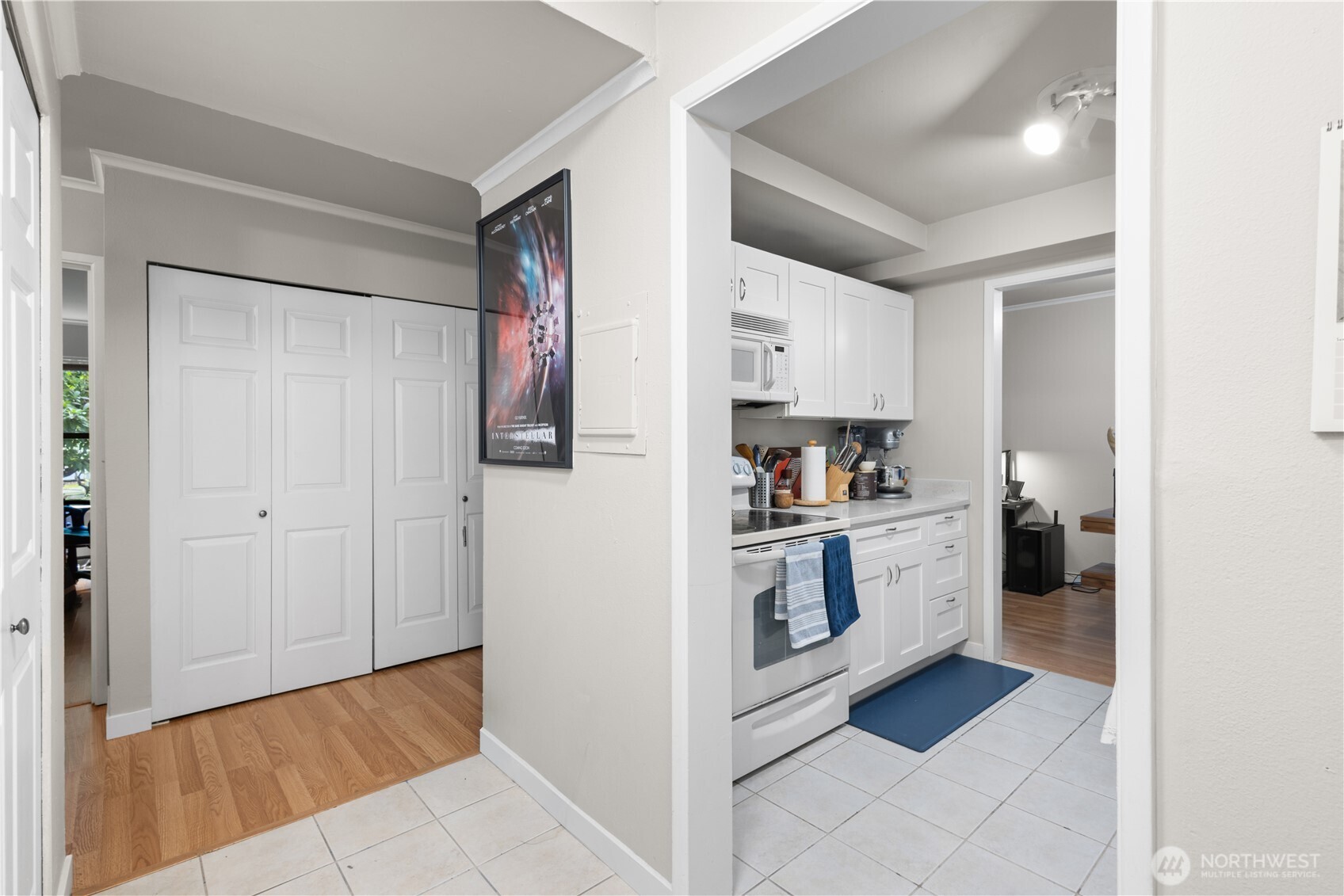 7930 SE 34th Street #203, Mercer Island, WA 98040